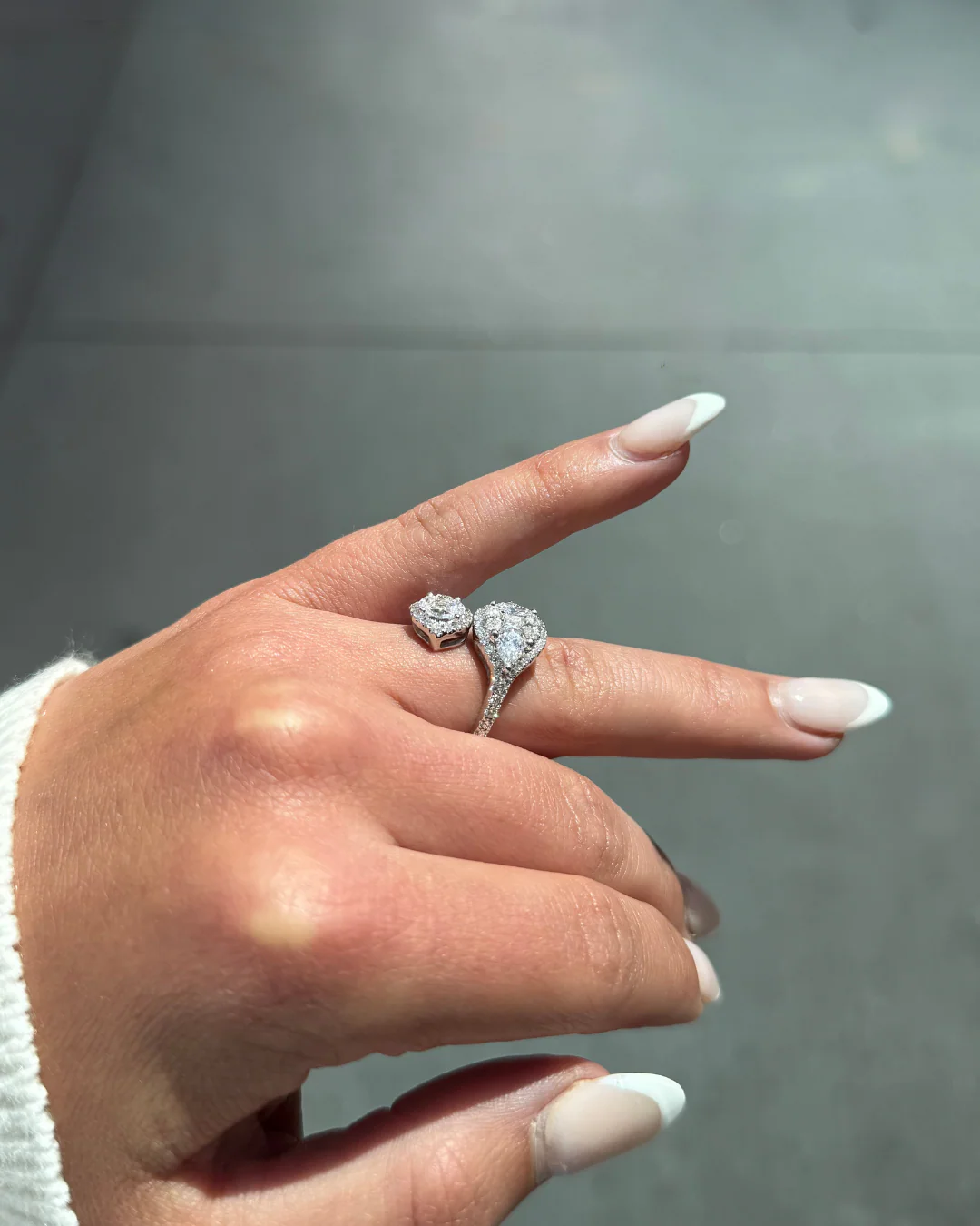 Ladies 2 Headed Pear-Shaped Cluster Fancy Ring - Image 3