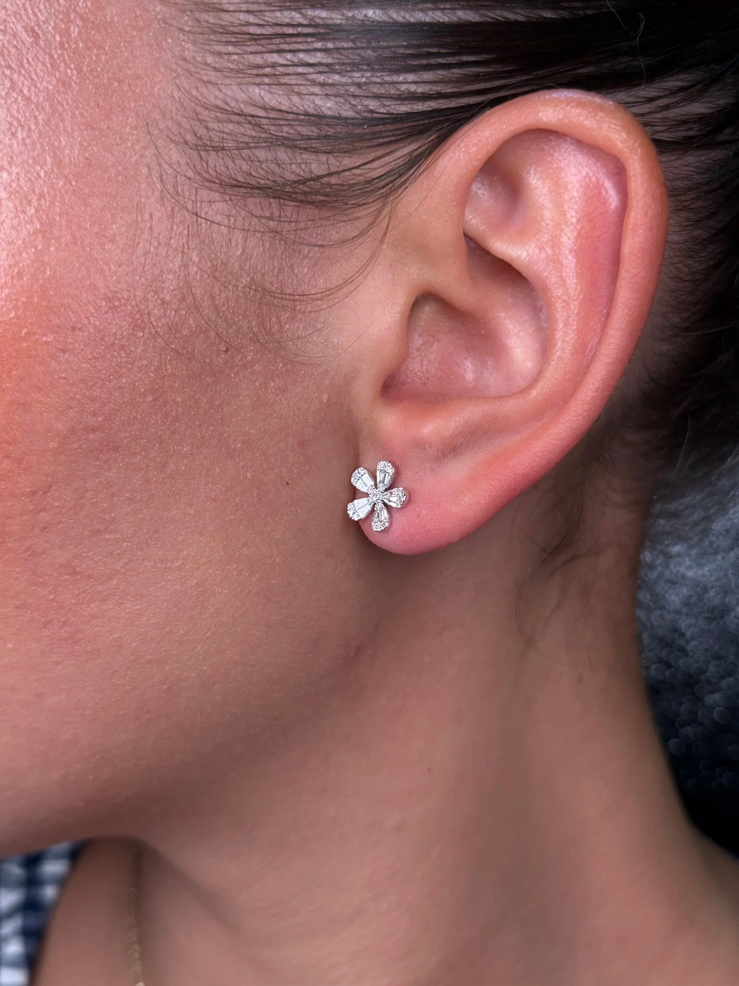 Ladies 5 Pedal Flower Diamond Earring - Image 3