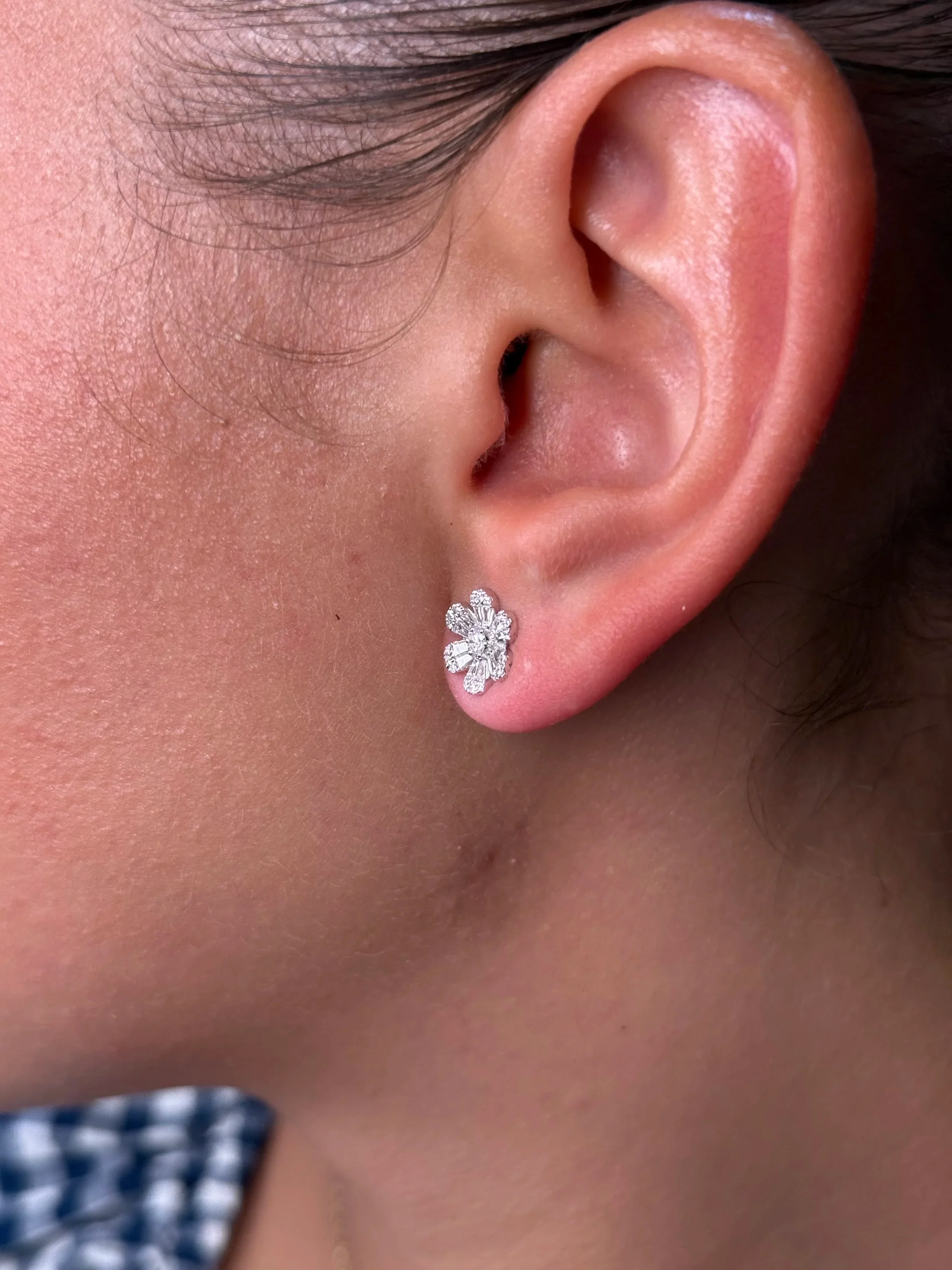 Ladies 6 Pedal Flower Diamond Earring - Image 4