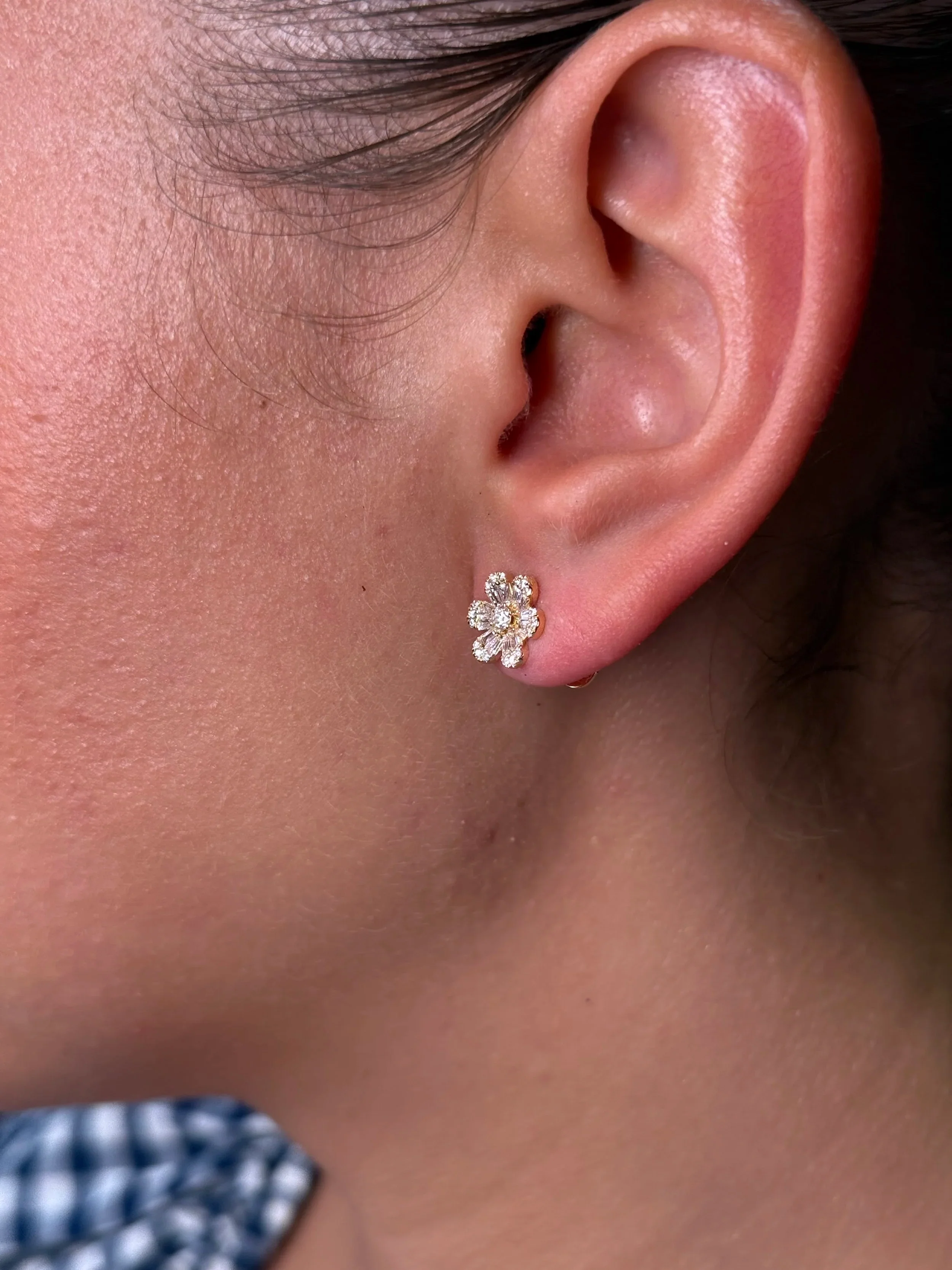Ladies 6 Pedal Flower Diamond Earring - Image 5