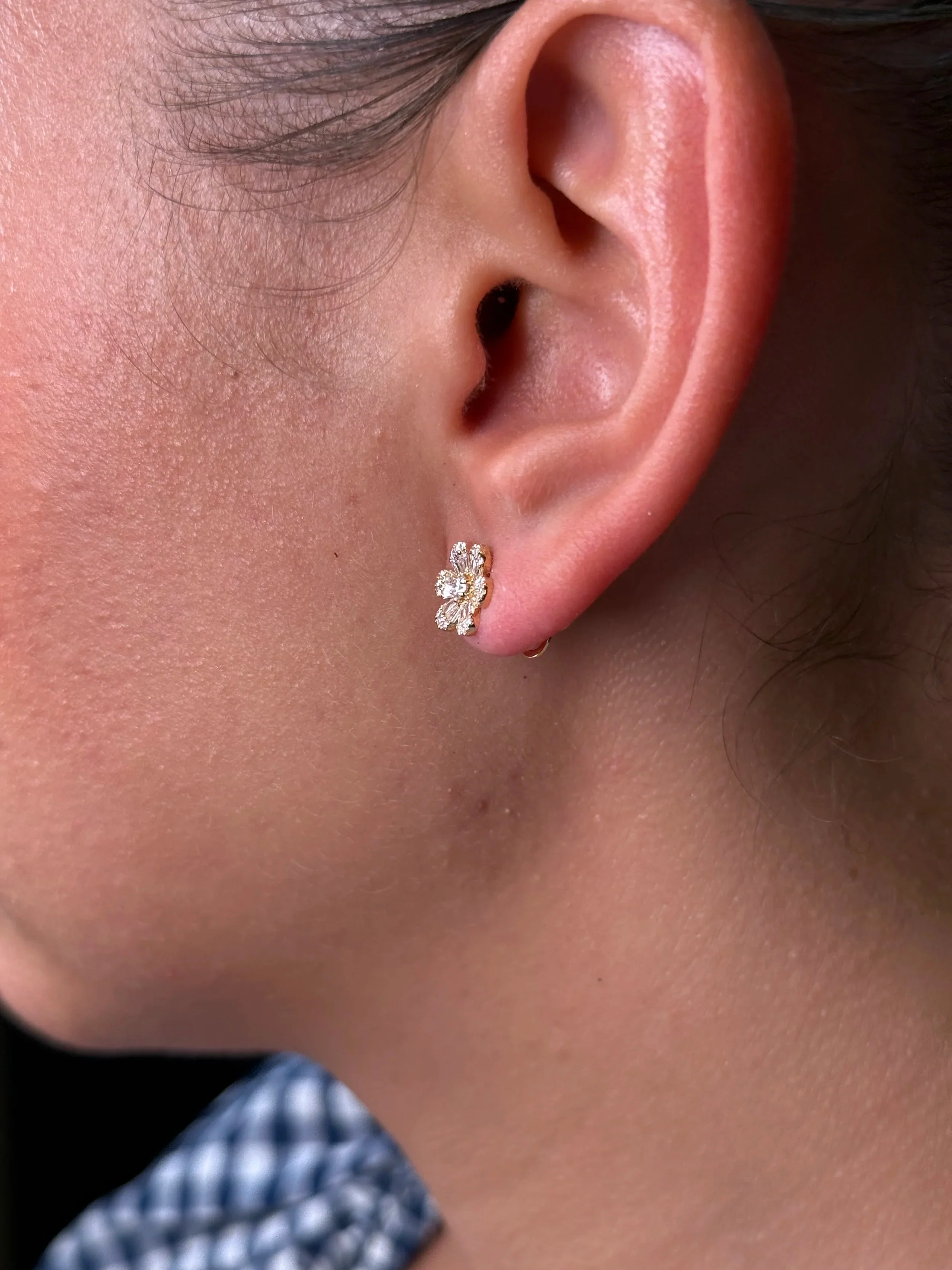 Ladies 6 Pedal Flower Diamond Earring - Image 7