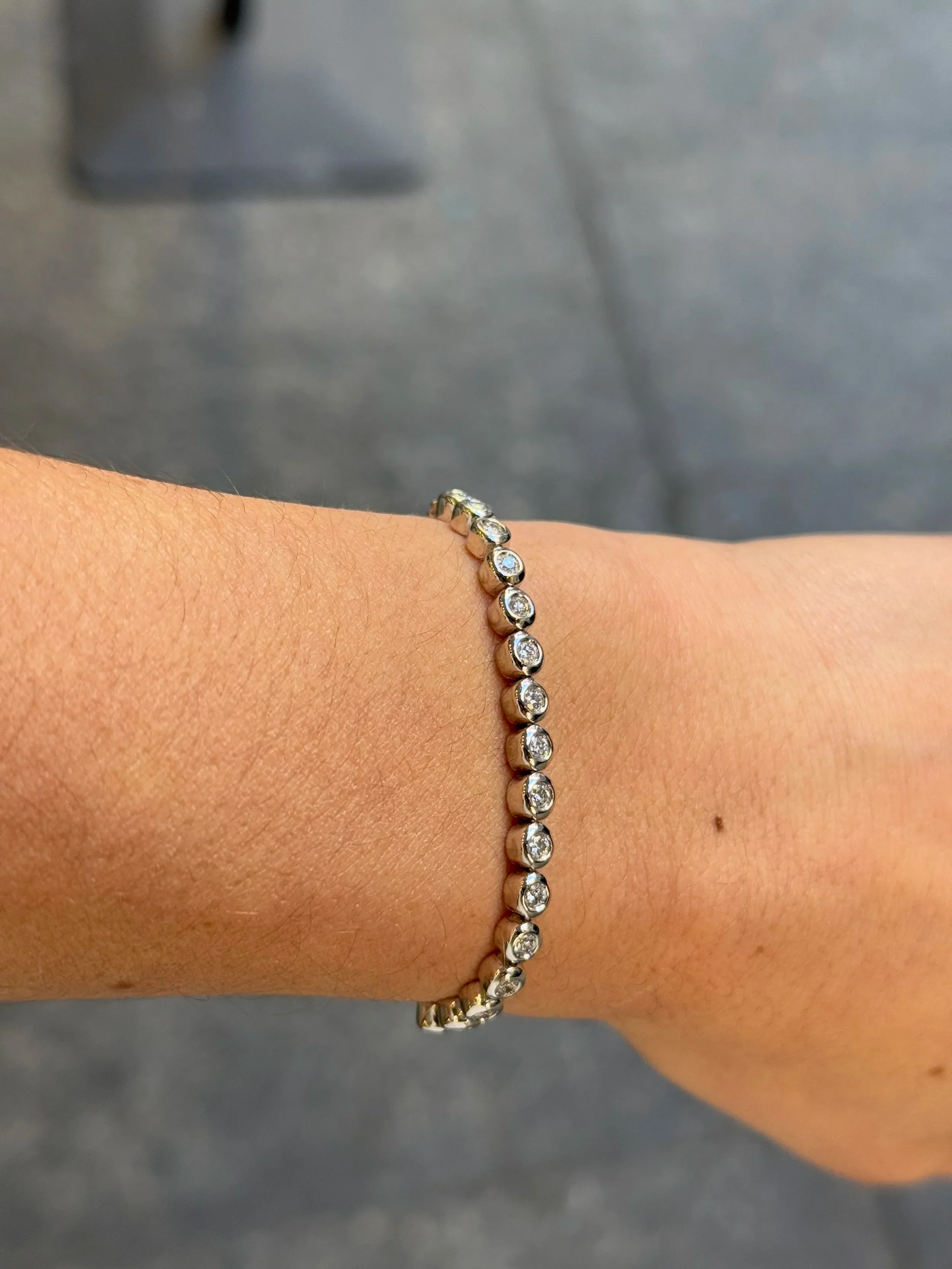 Ladies Adjustable Bezel Set Bracelet - Image 3