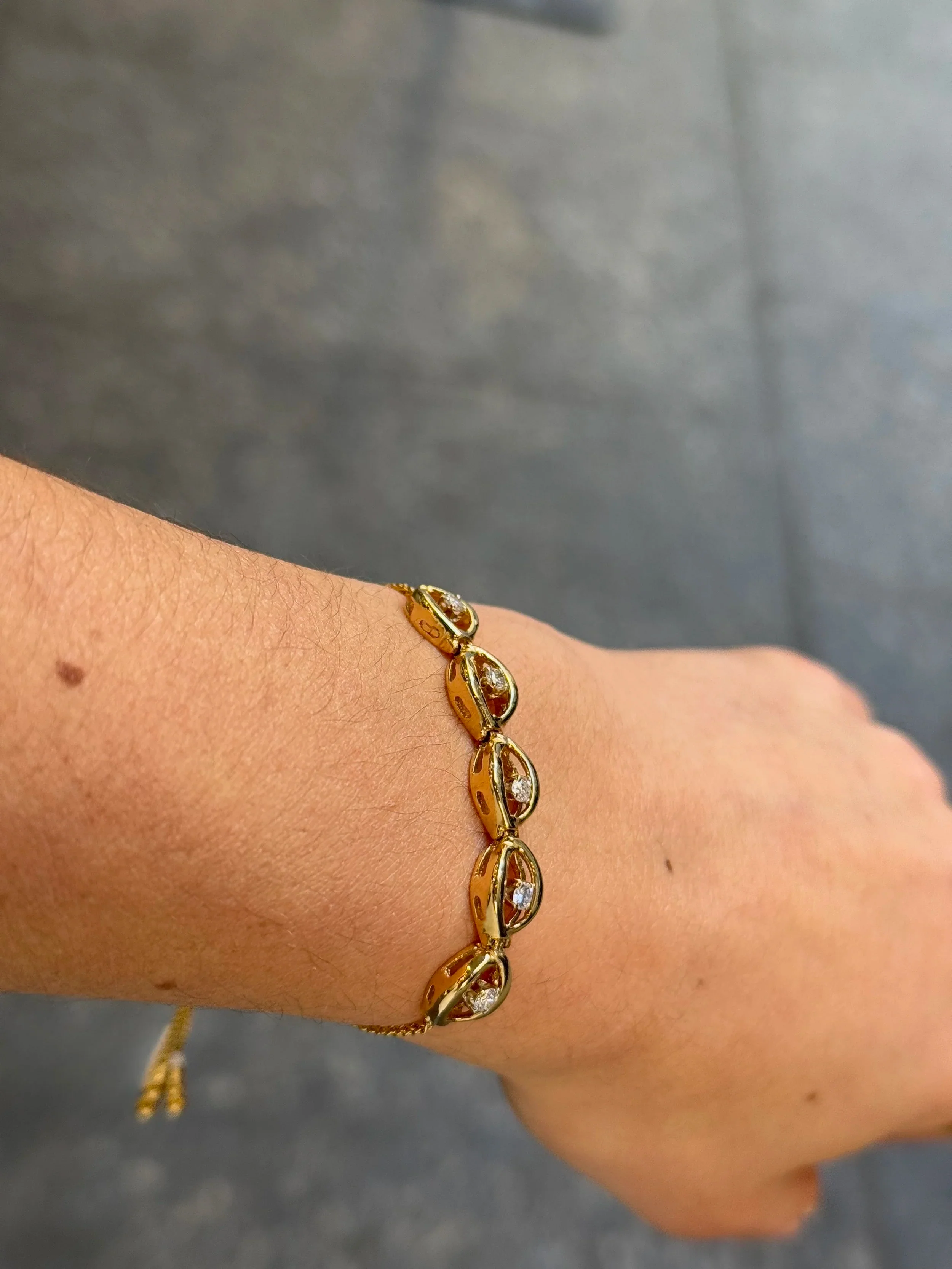 Ladies Adjustable Five Spaced Out Gold and Center Diamond Bracelet - Image 3