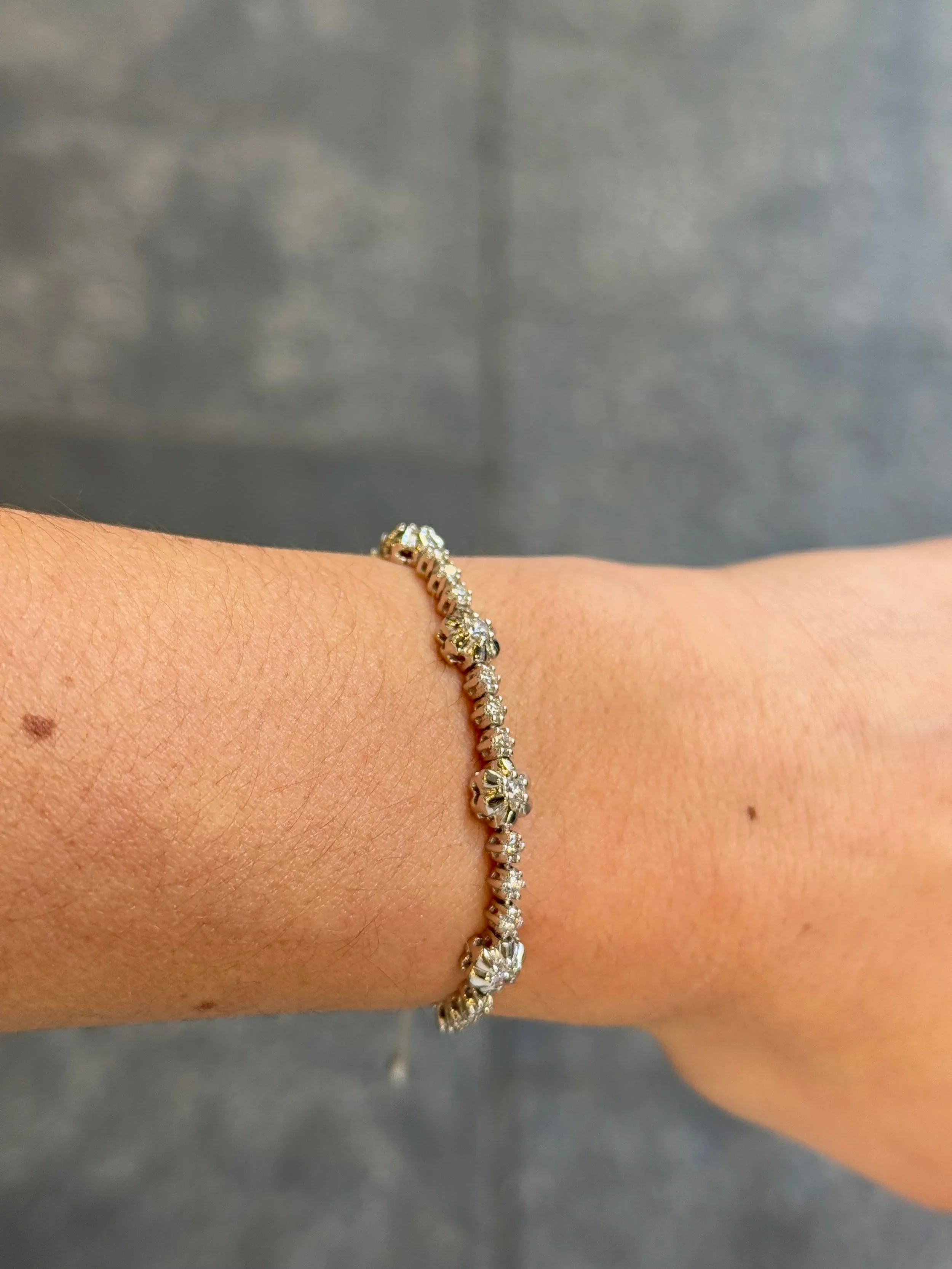 Ladies Adjustable Flower Design Bracelet - Image 3