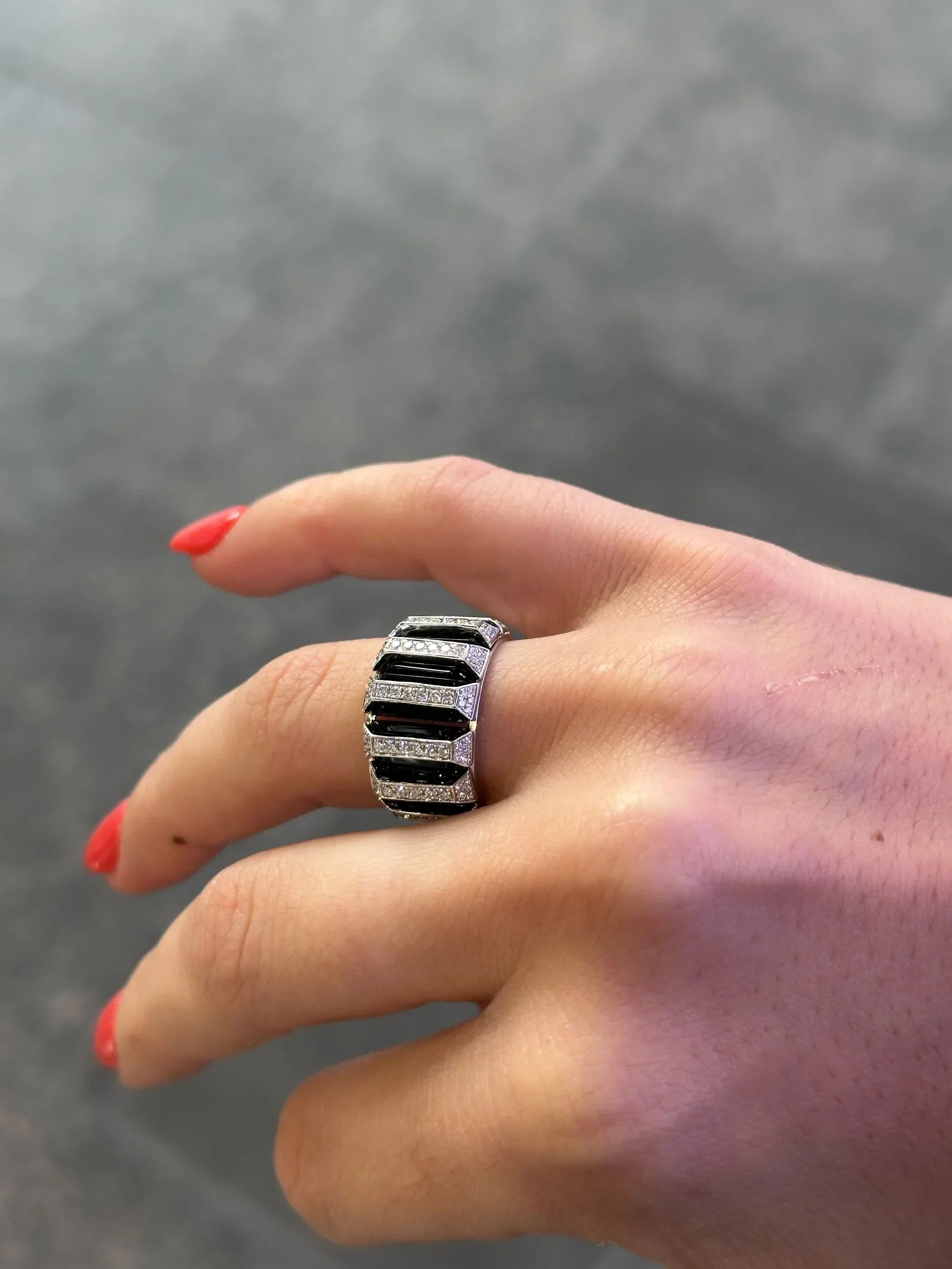 Ladies Alternating Black Onyx and Round Diamond Ring - Image 2