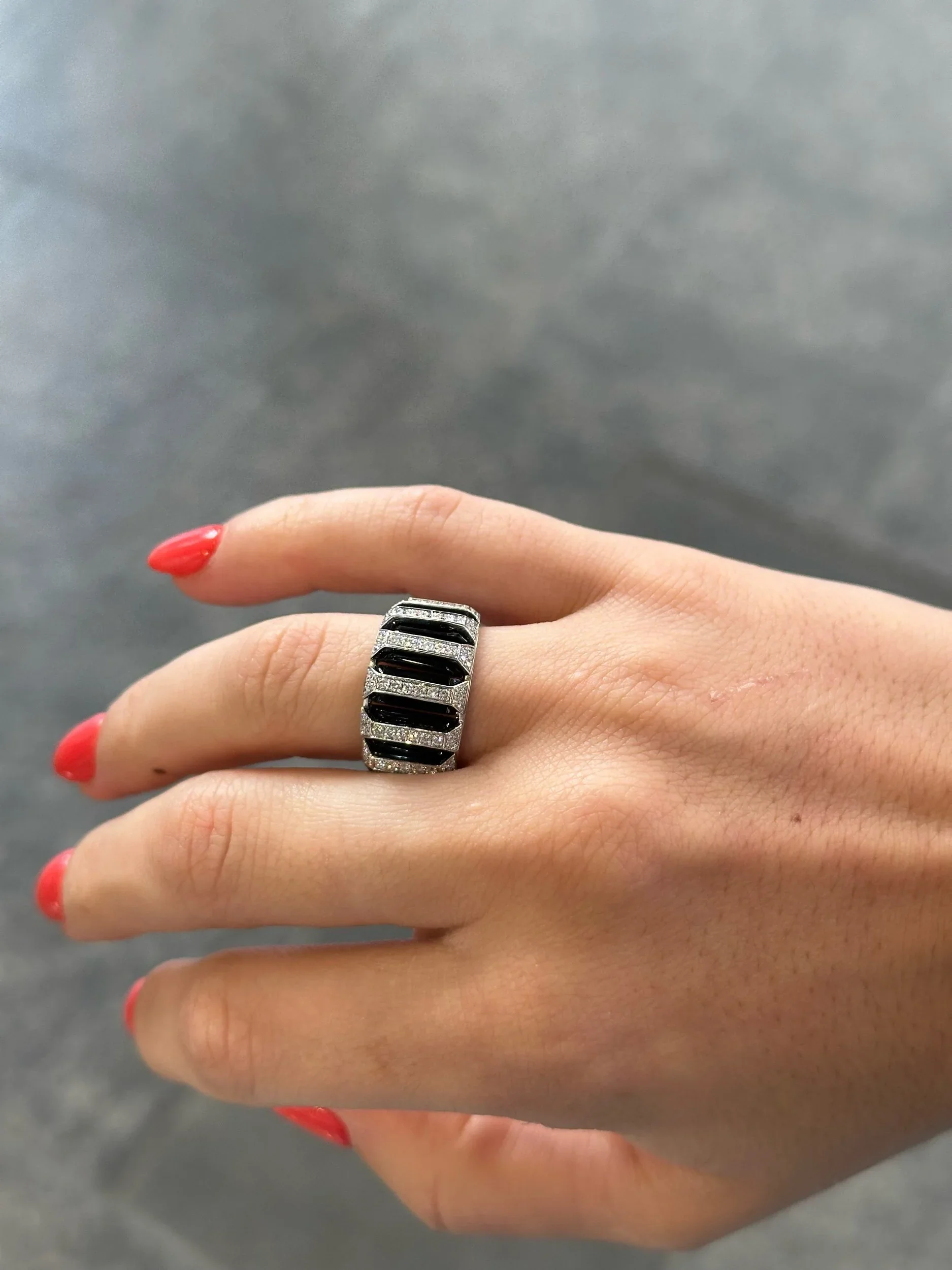 Ladies Alternating Black Onyx and Round Diamond Ring - Image 3