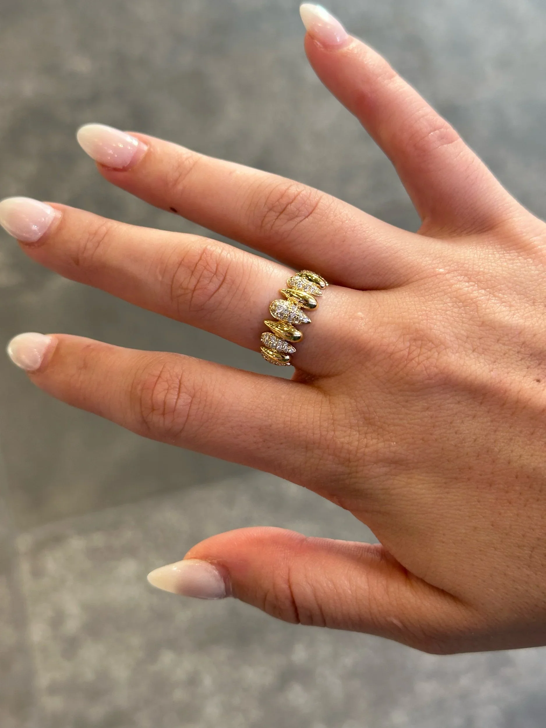 Ladies Alternating Pear Shaped Pave Set Round Diamond Ring - Image 2