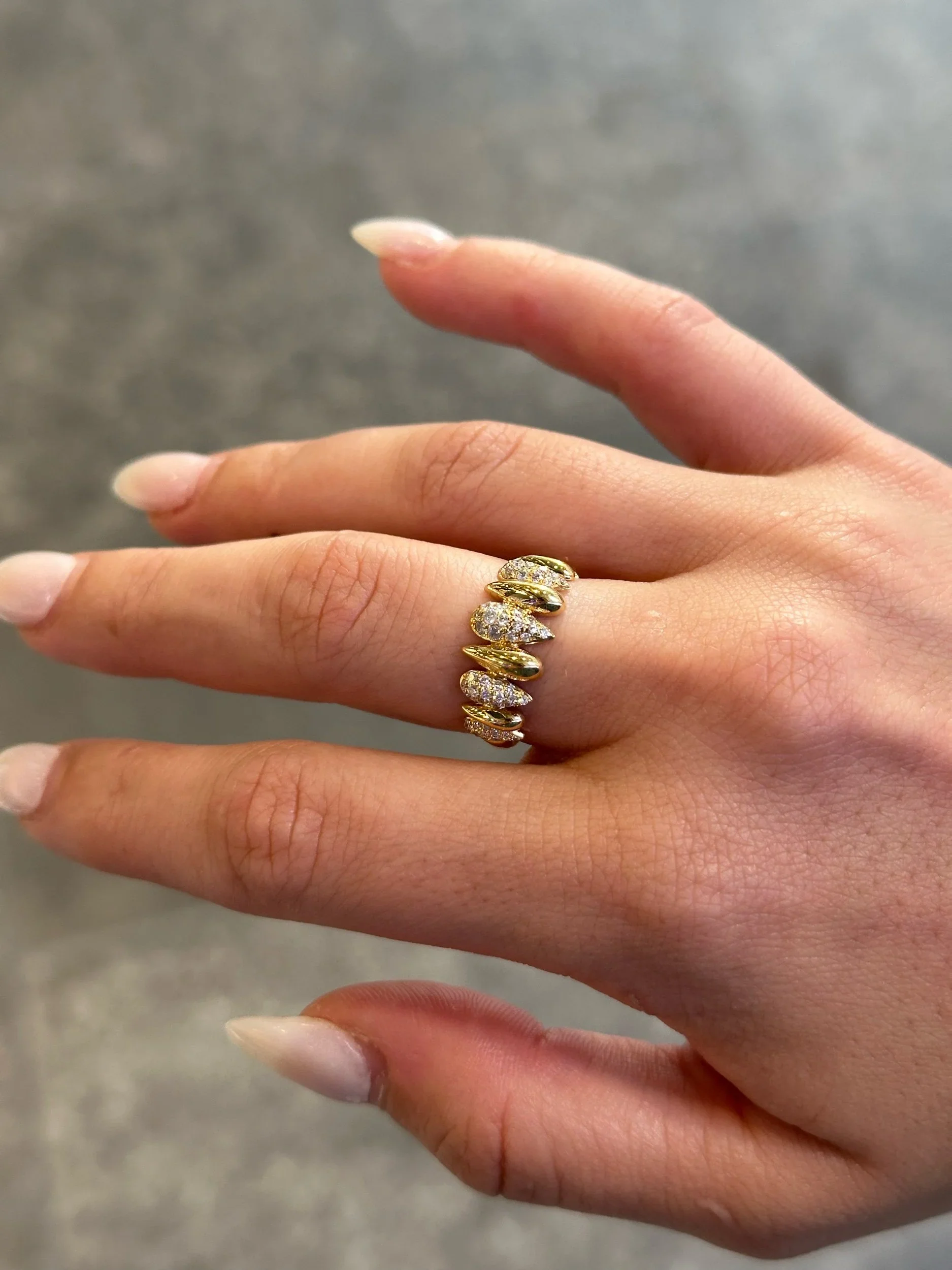 Ladies Alternating Pear Shaped Pave Set Round Diamond Ring - Image 3