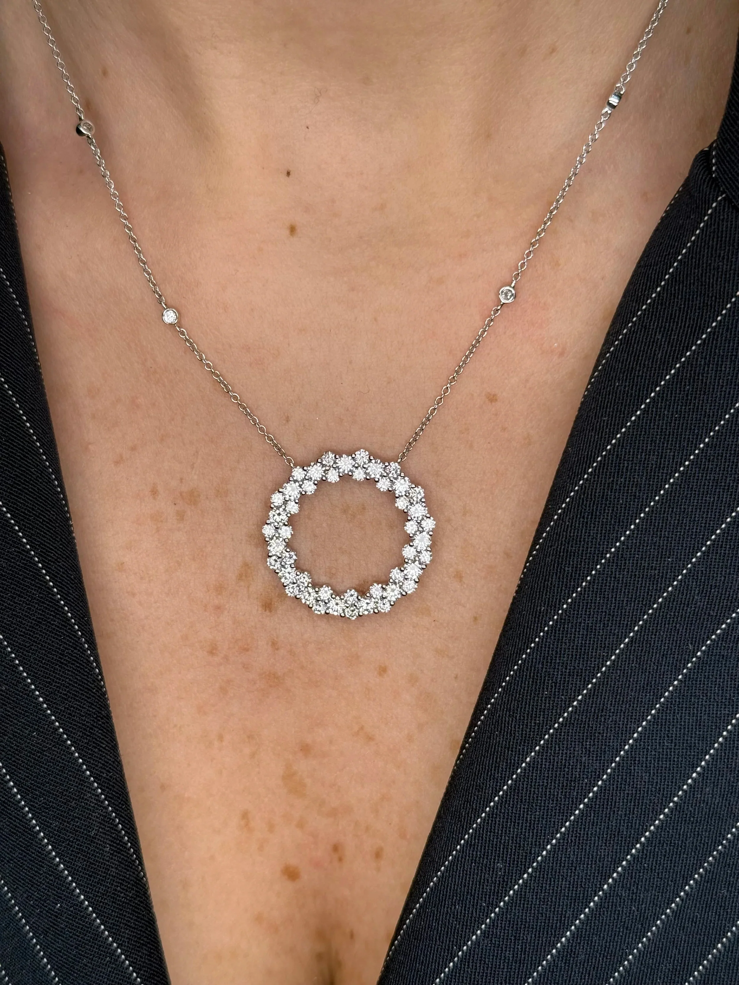 Ladies Alternating Round and Oval Diamond Pendant - Image 2