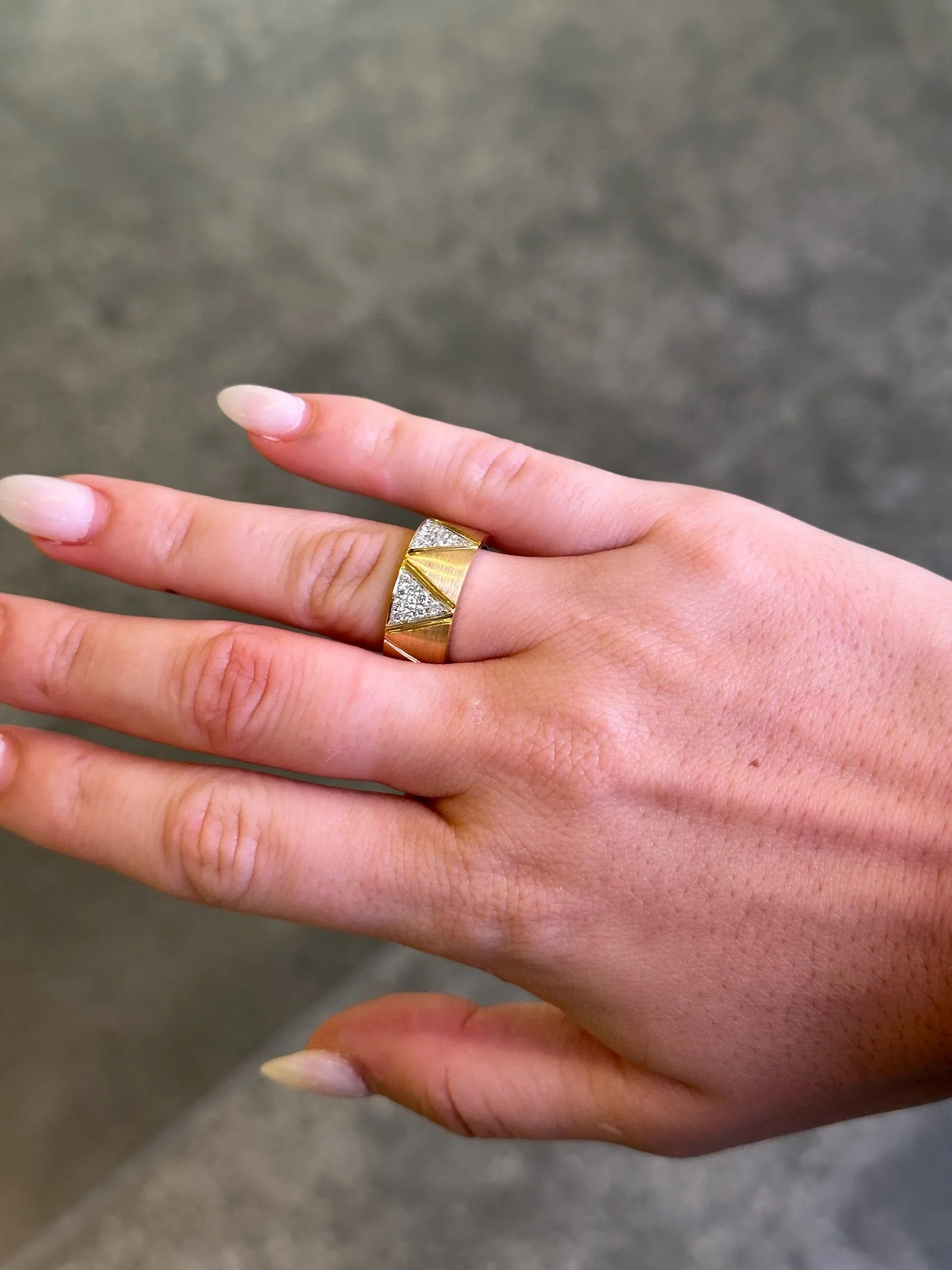 Ladies Alternating Triangle Round Diamond Ring - Image 2