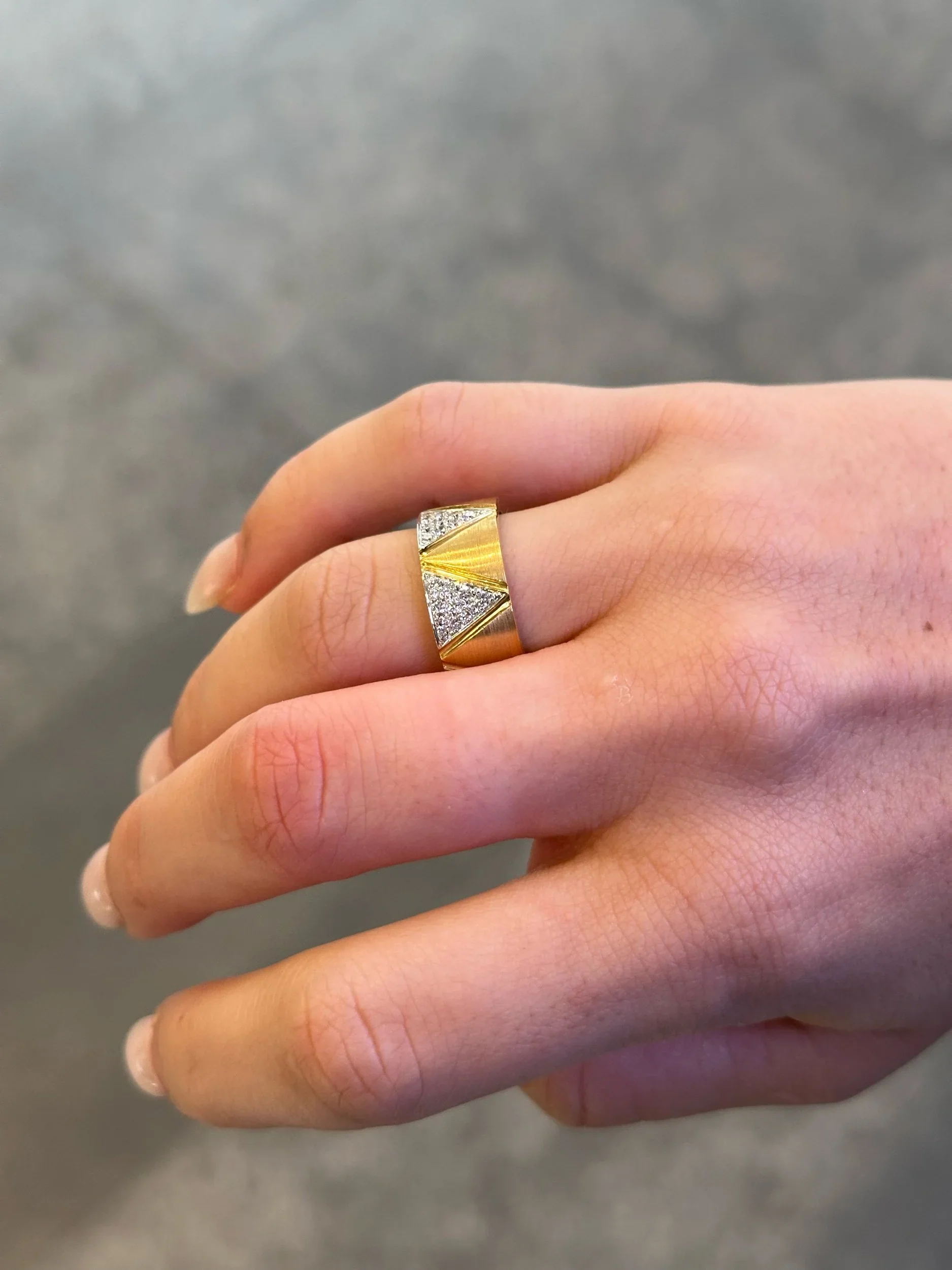 Ladies Alternating Triangle Round Diamond Ring - Image 3