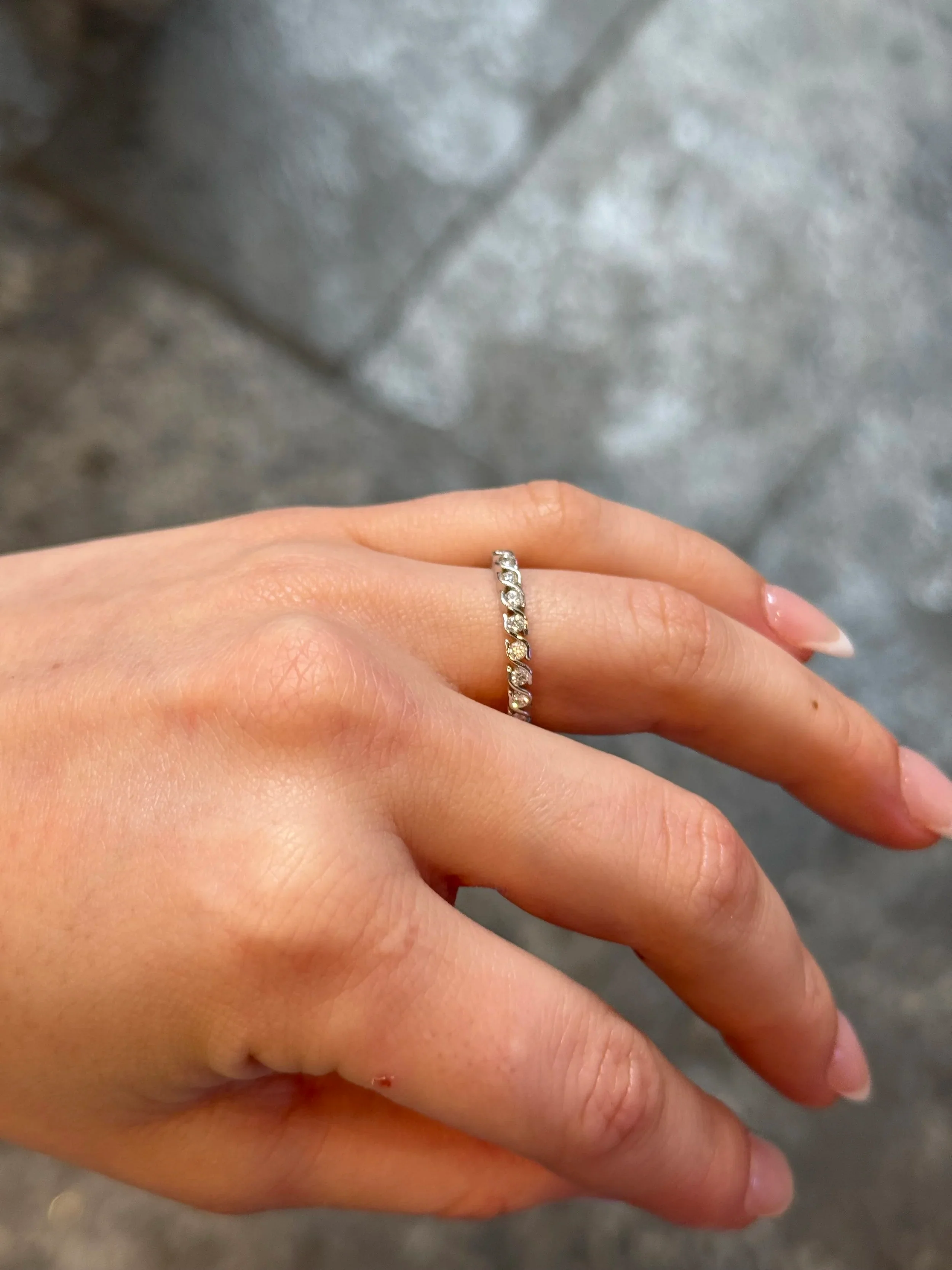 Ladies Ascending Bezel Set Wedding Band - Image 3