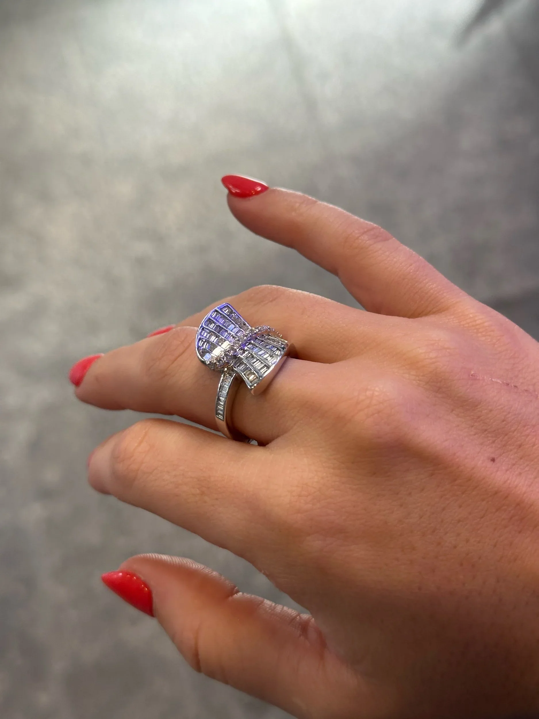Ladies Baguette and Round Diamond Ring - Image 3
