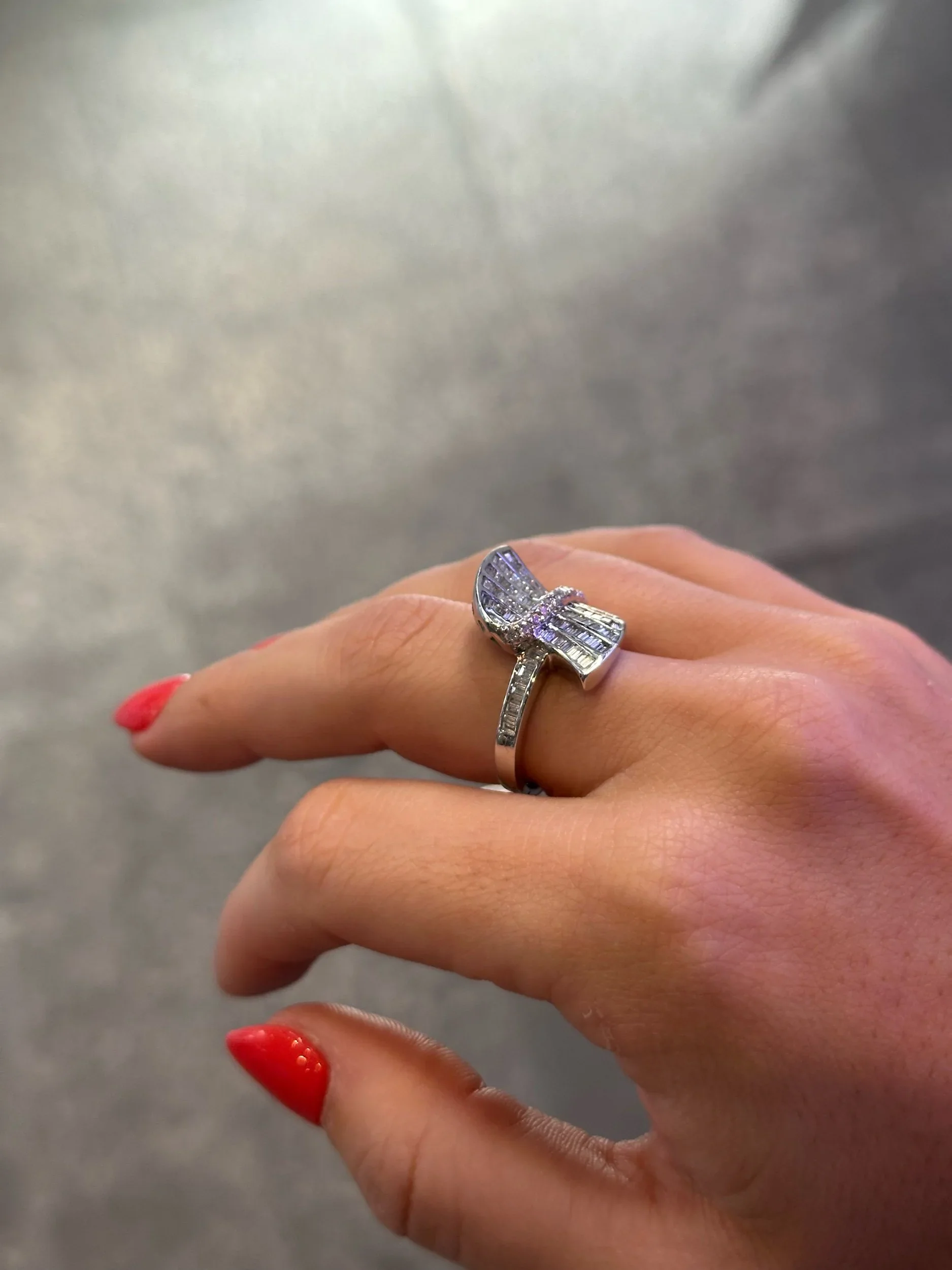Ladies Baguette and Round Diamond Ring - Image 4