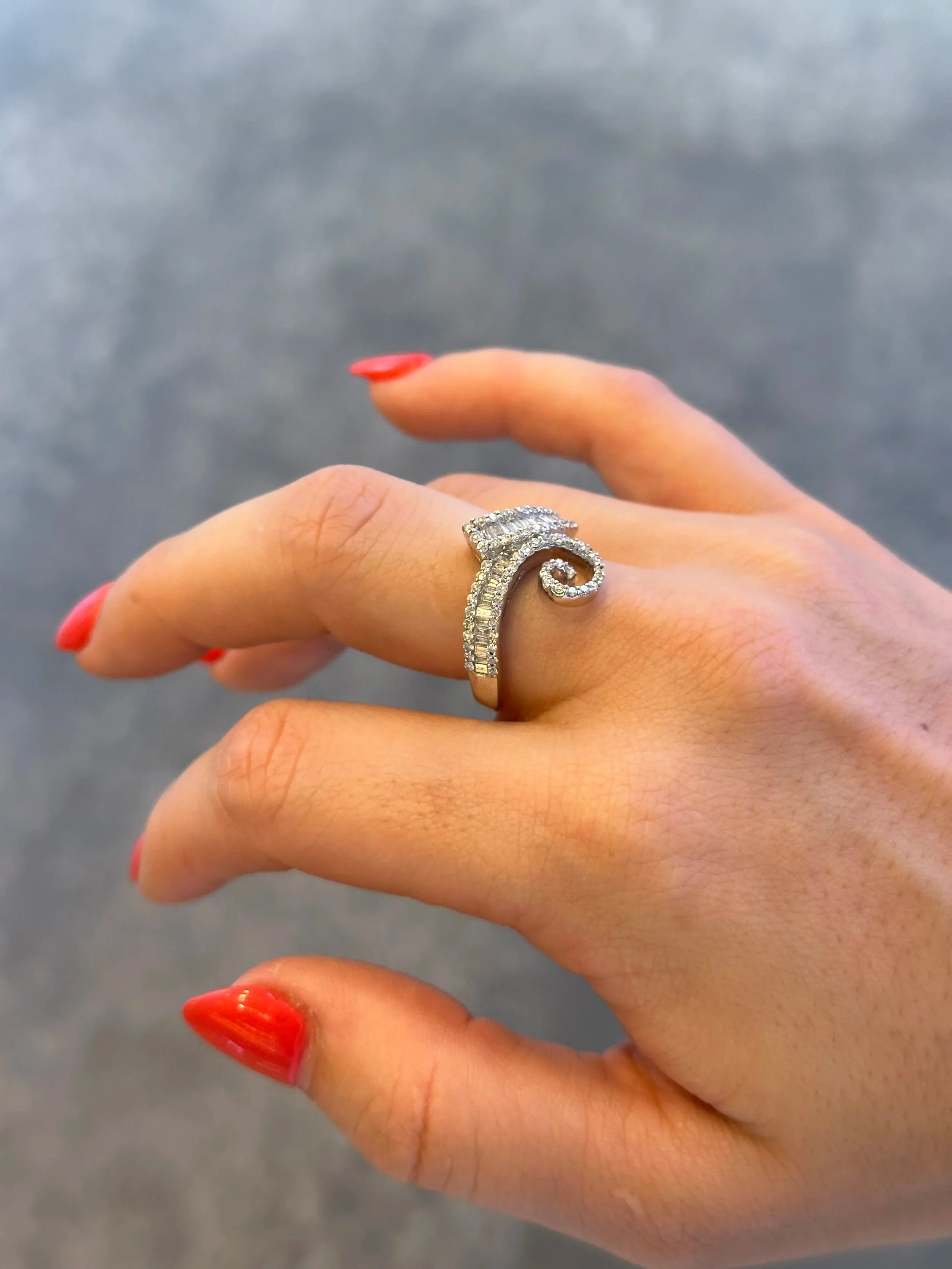 Ladies Baguette and Twisting Round Diamond Ring - Image 3