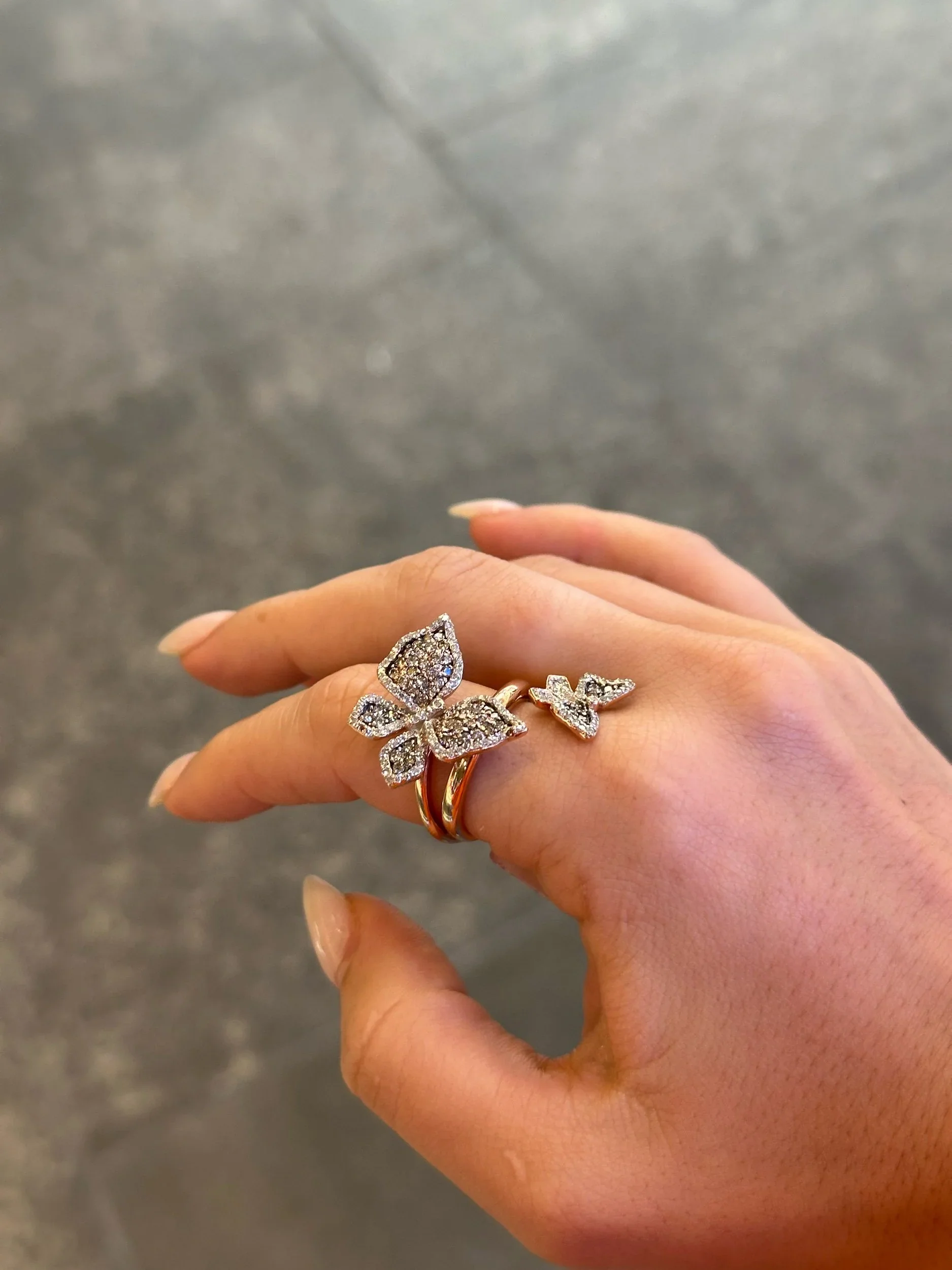 Ladies Butterfly Round Diamond Ring - Image 3