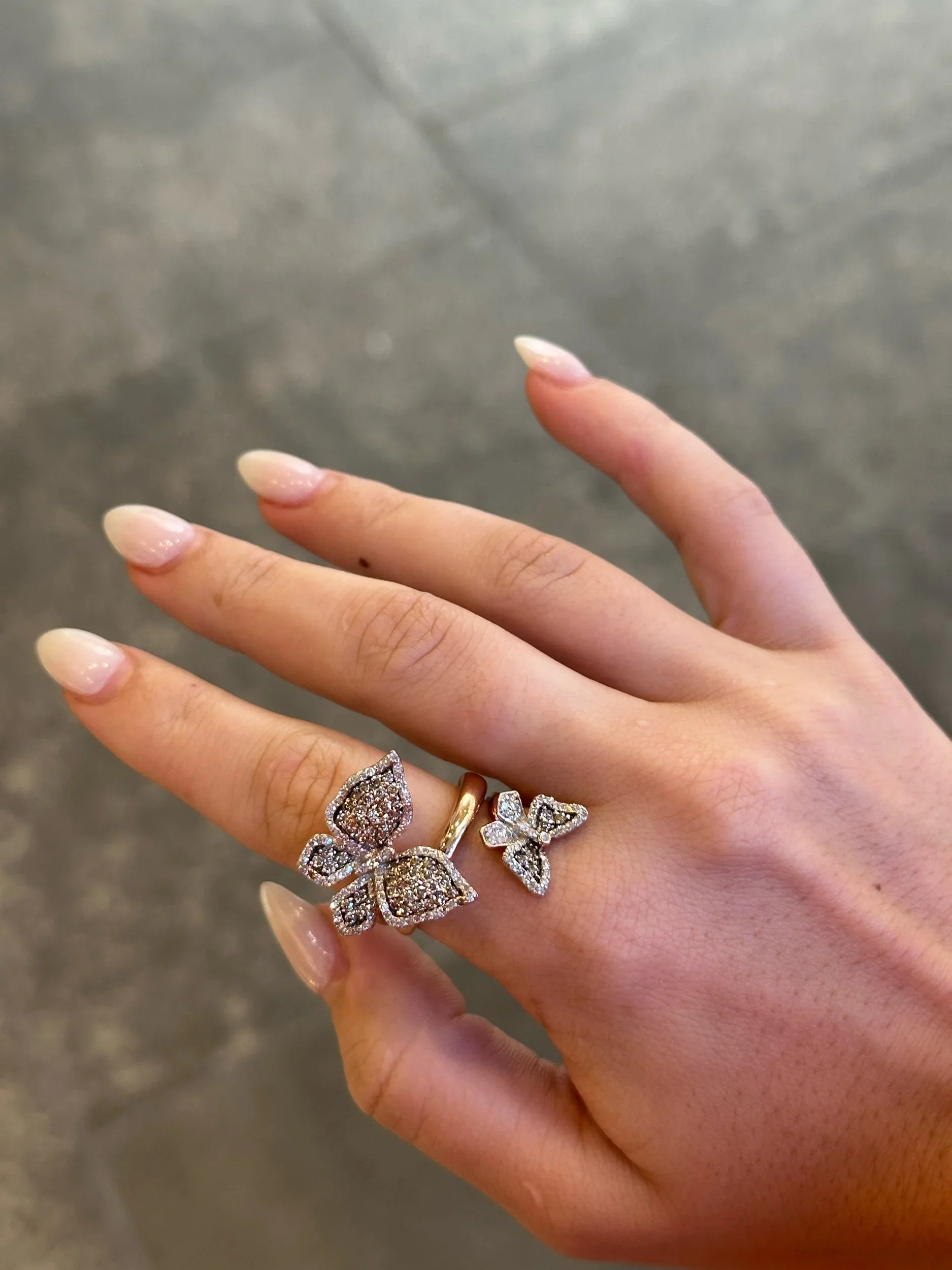 Ladies Butterfly Round Diamond Ring - Image 4