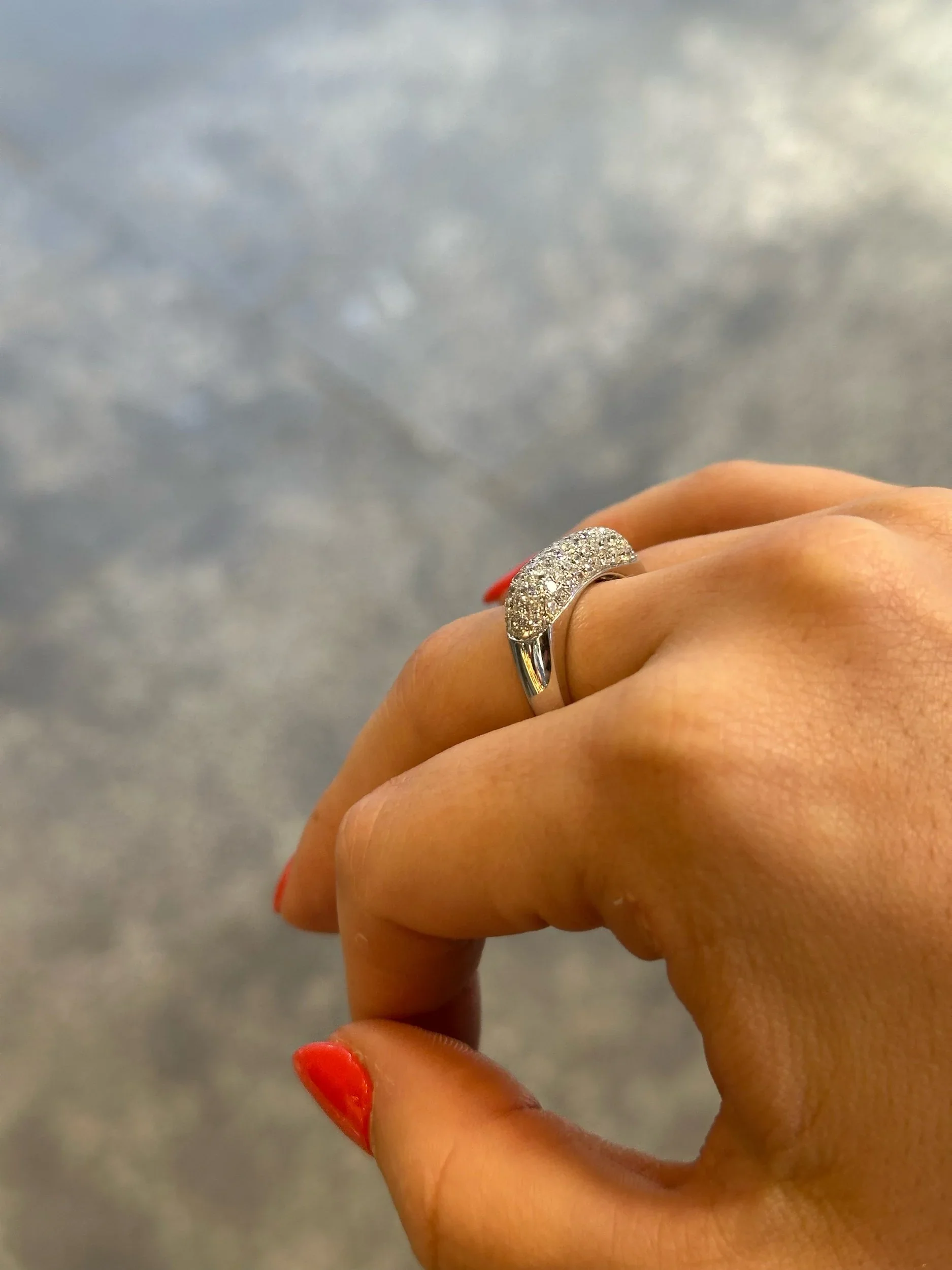 Ladies Center Pave Round Diamond Ring - Image 4