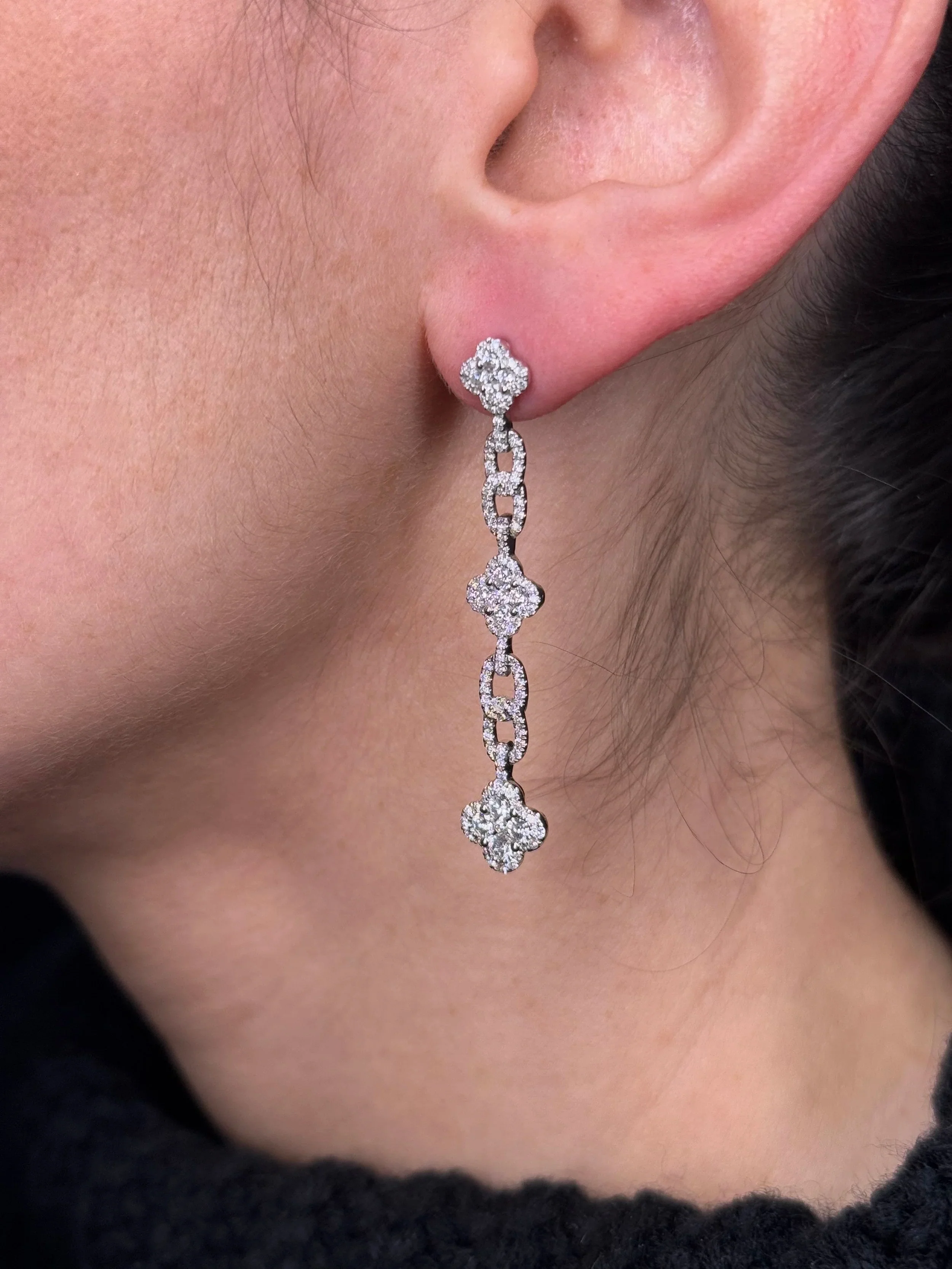 Ladies Clover and Link Dangling Earrings - Image 3