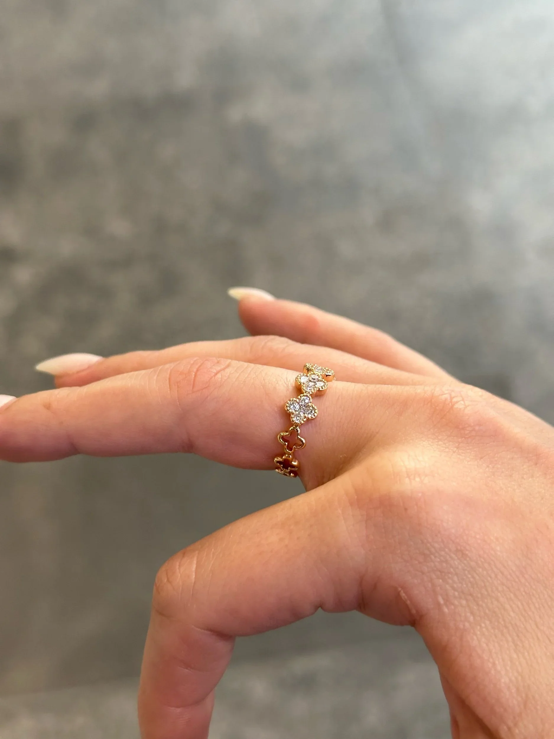 Ladies Clover Shaped Round Diamond Ring - Image 3