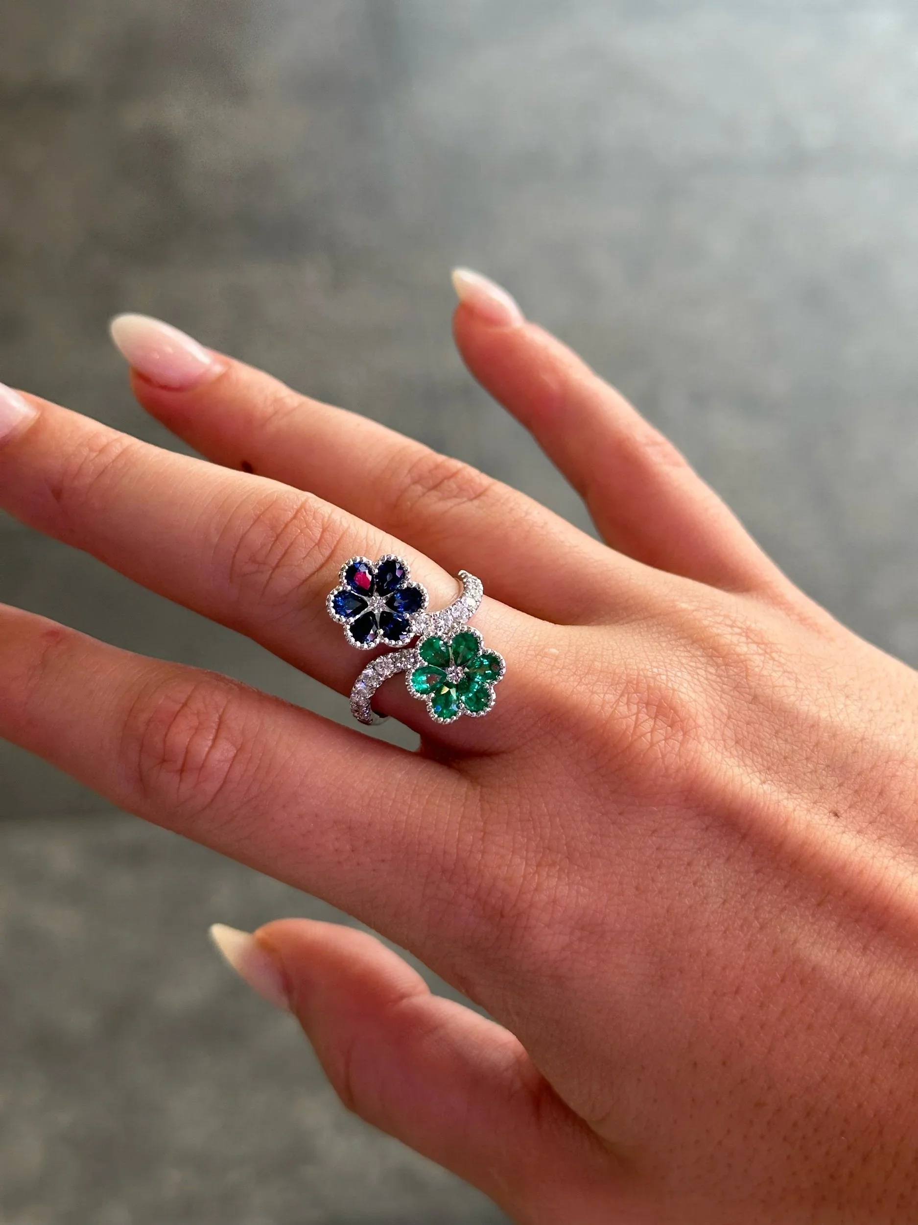 Ladies Emerald and Sapphire Stone Flower Round Diamond Ring - Image 2
