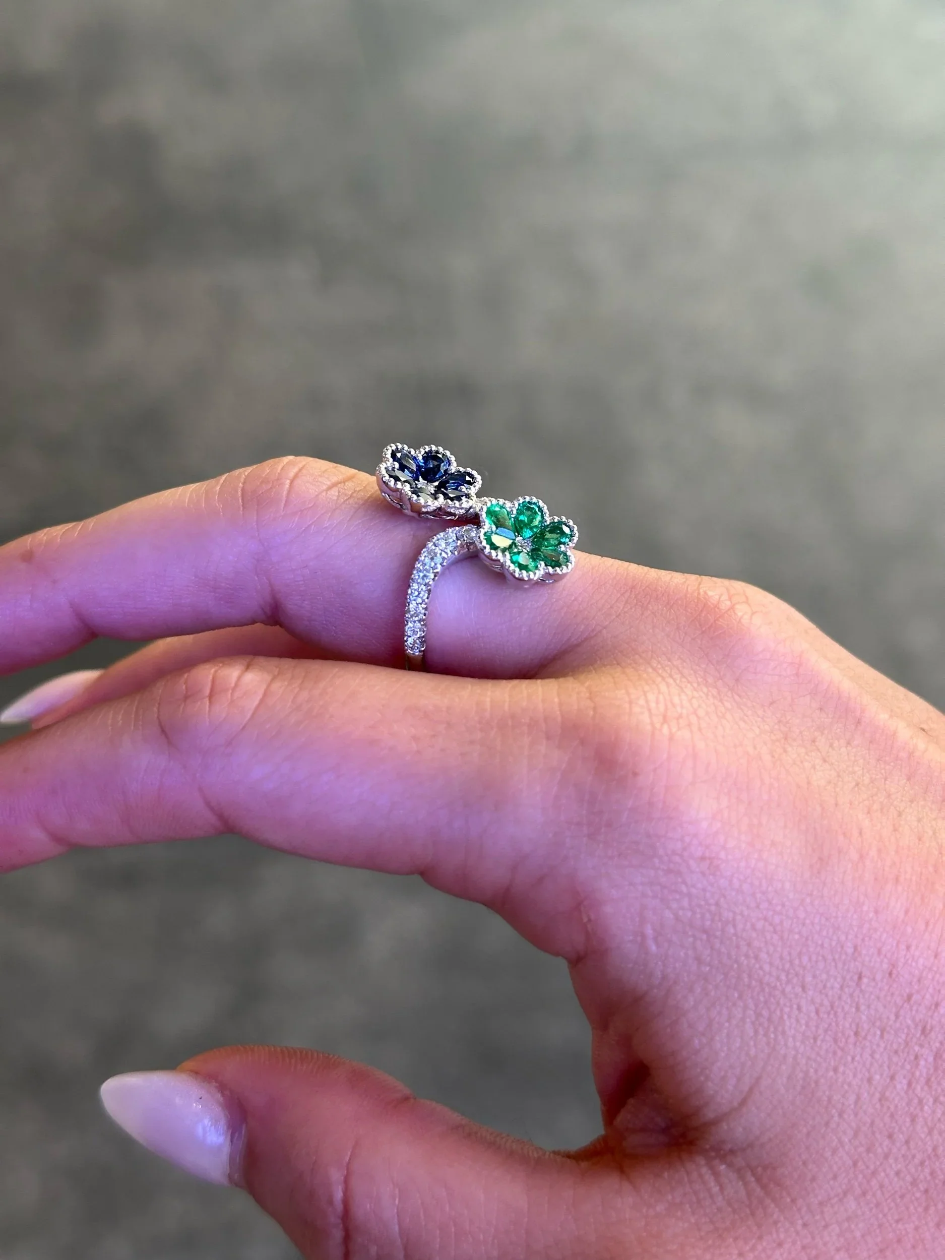 Ladies Emerald and Sapphire Stone Flower Round Diamond Ring - Image 3