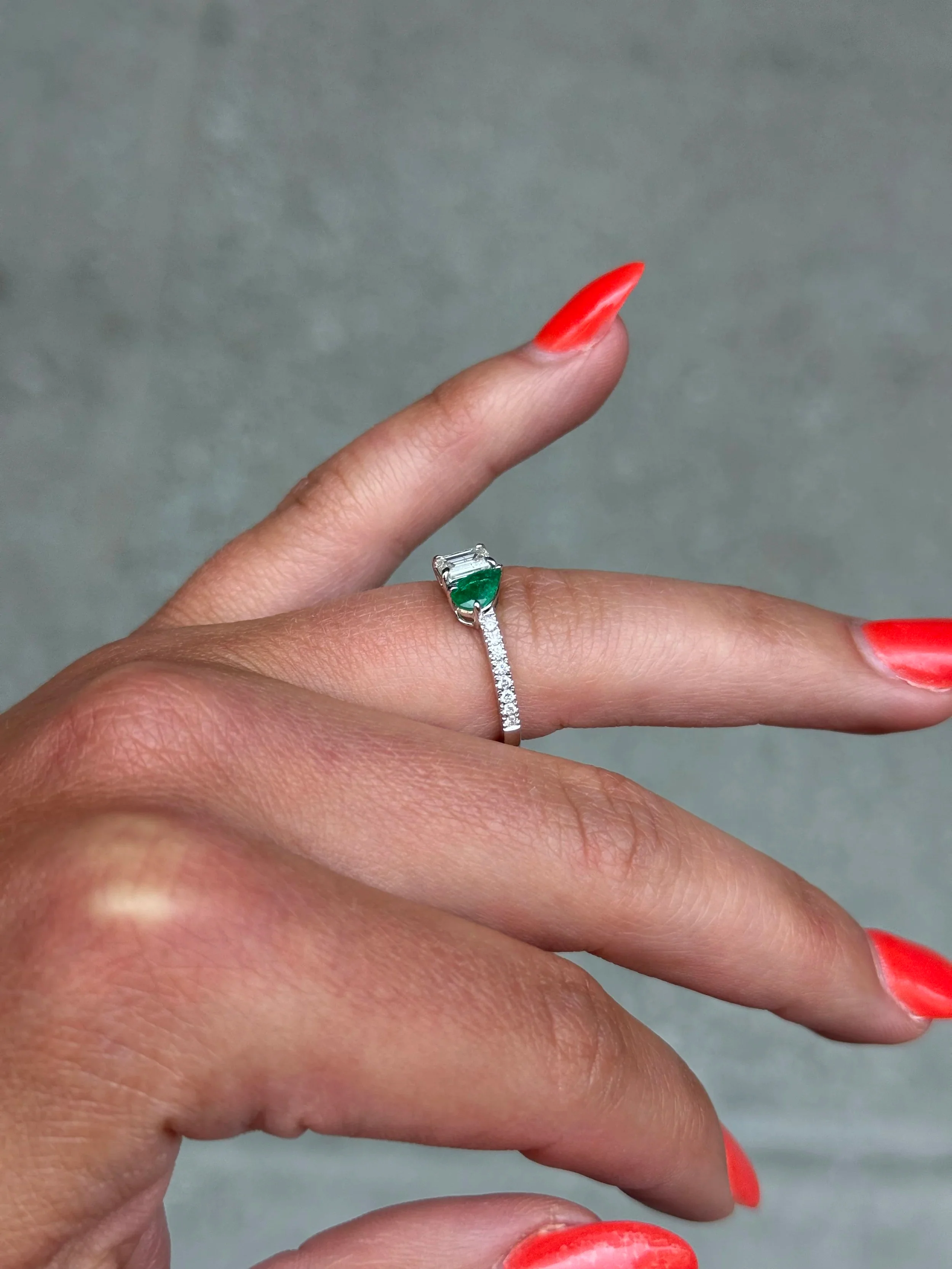 Ladies Emerald Pear and Diamond Emerald Ring - Image 3