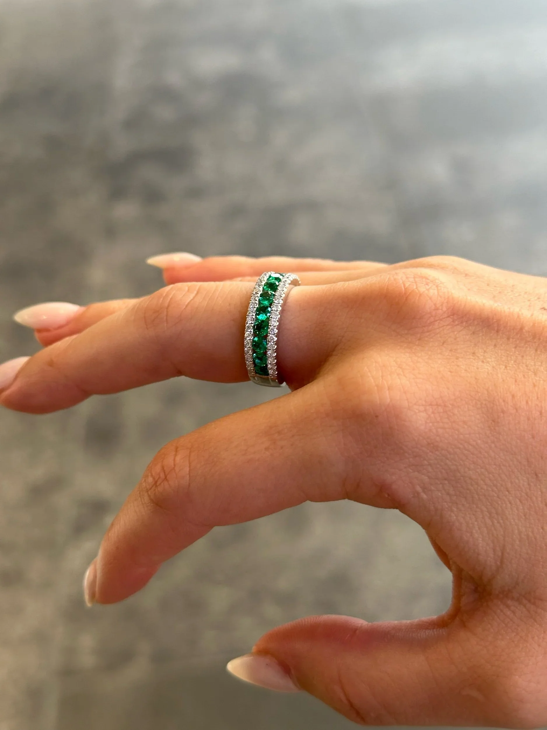 Ladies Emerald Round Diamond Ring - Image 3