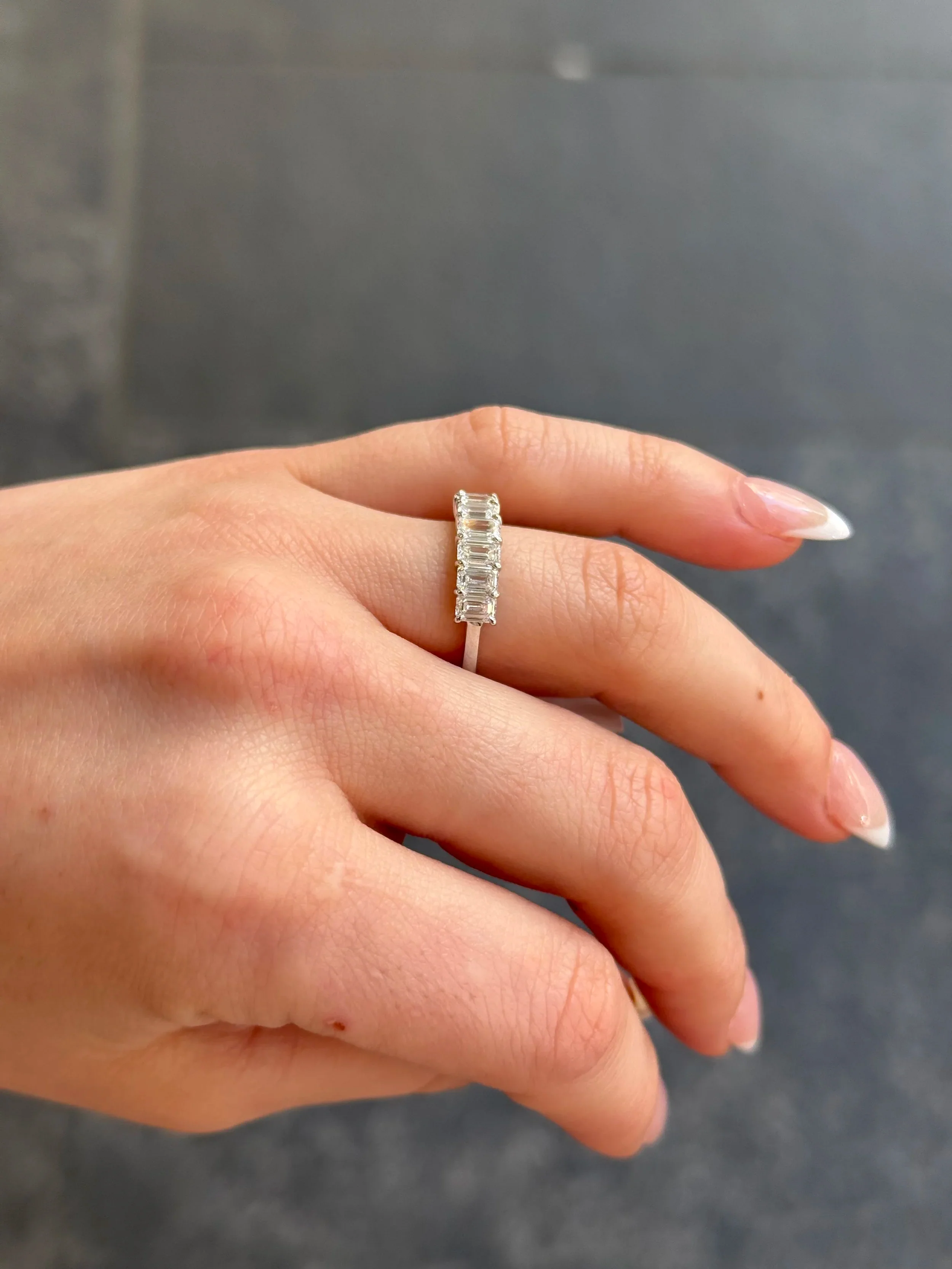 Ladies Emerald Wedding Band - Image 3