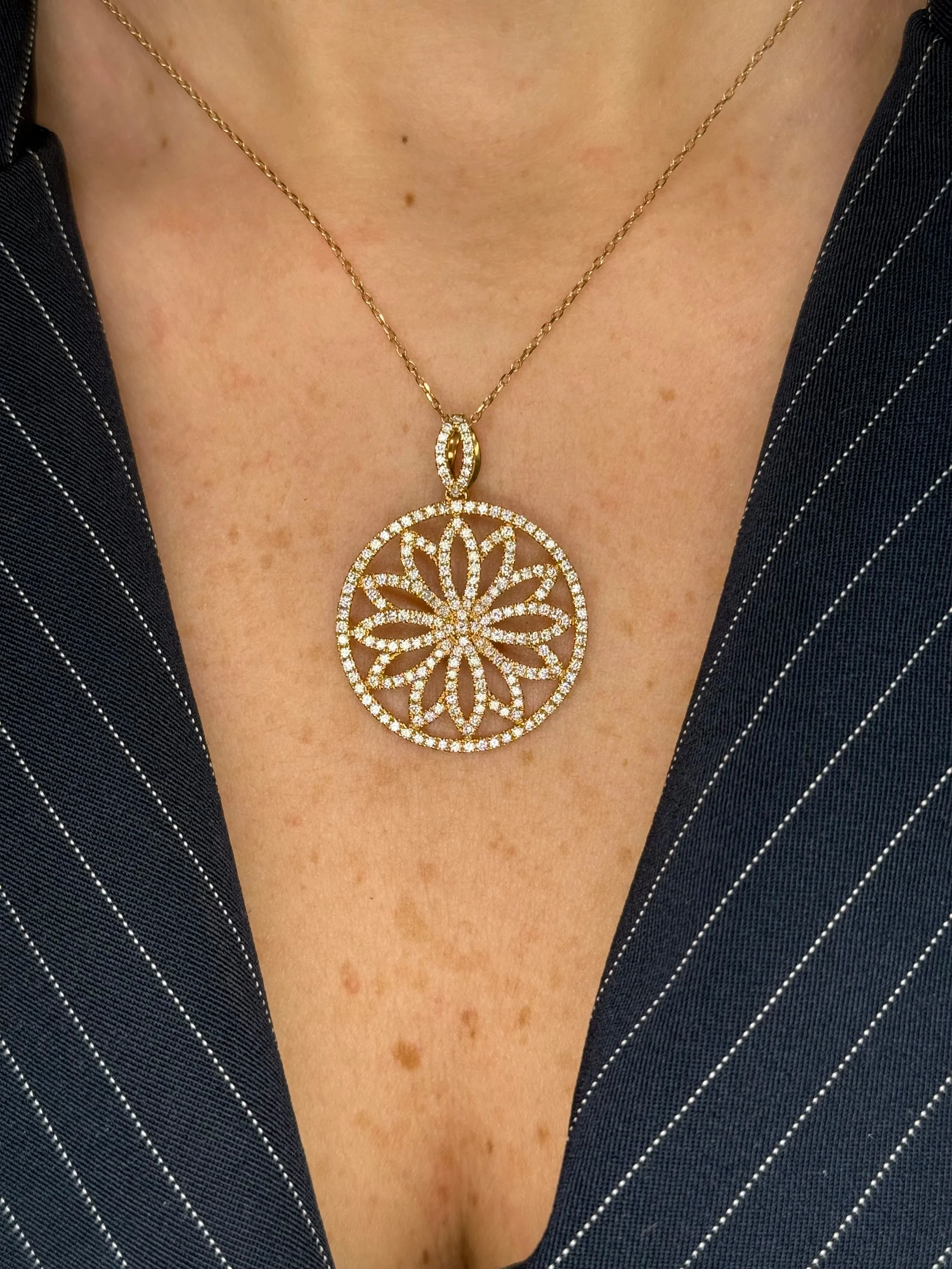 Ladies Fancy Flower Pendant - Image 2