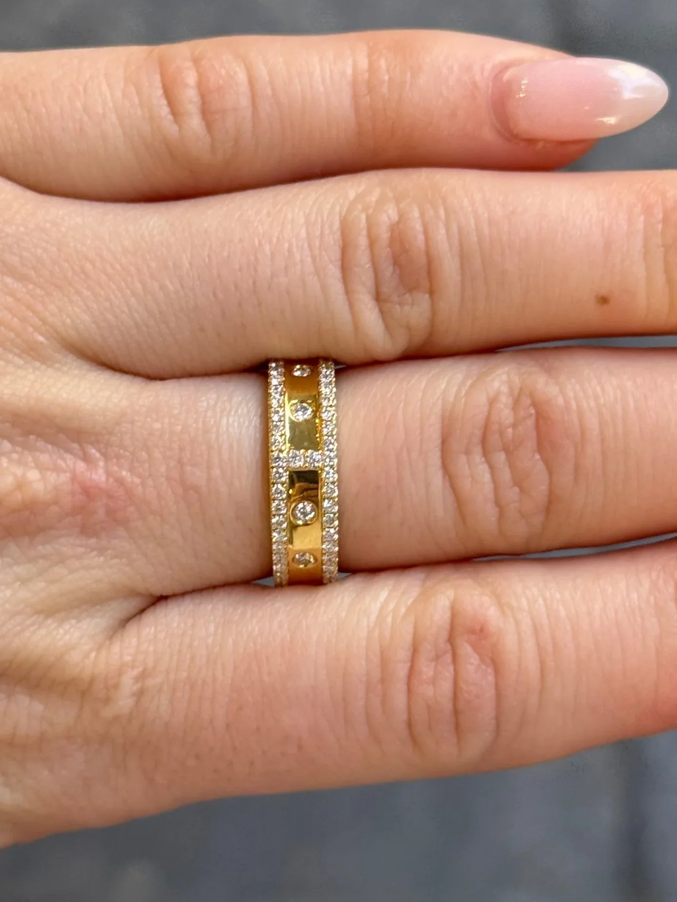 Ladies Fancy Round Diamond Band