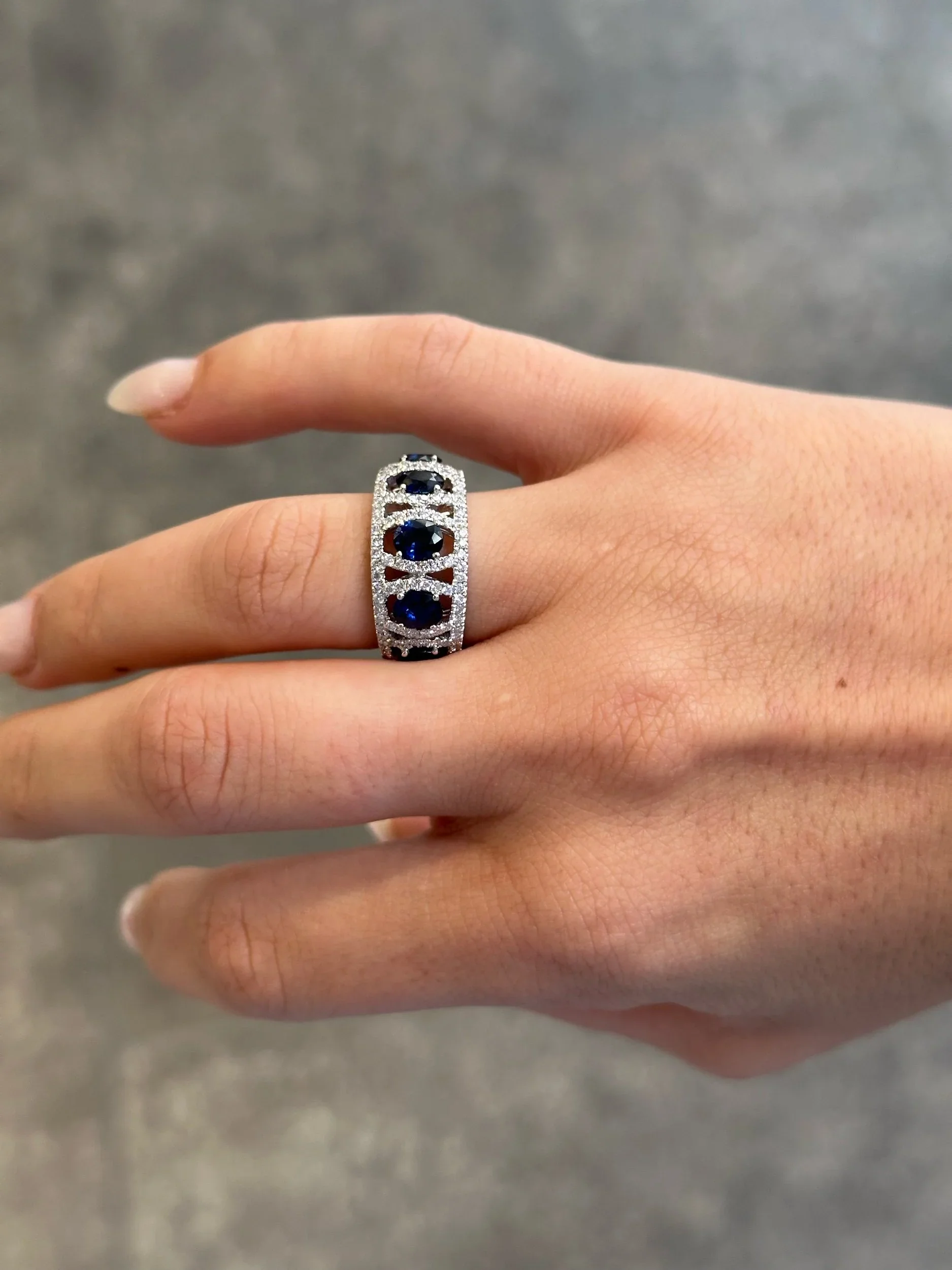 Ladies Five Stone Round Sapphire and Round Diamond Ring - Image 2
