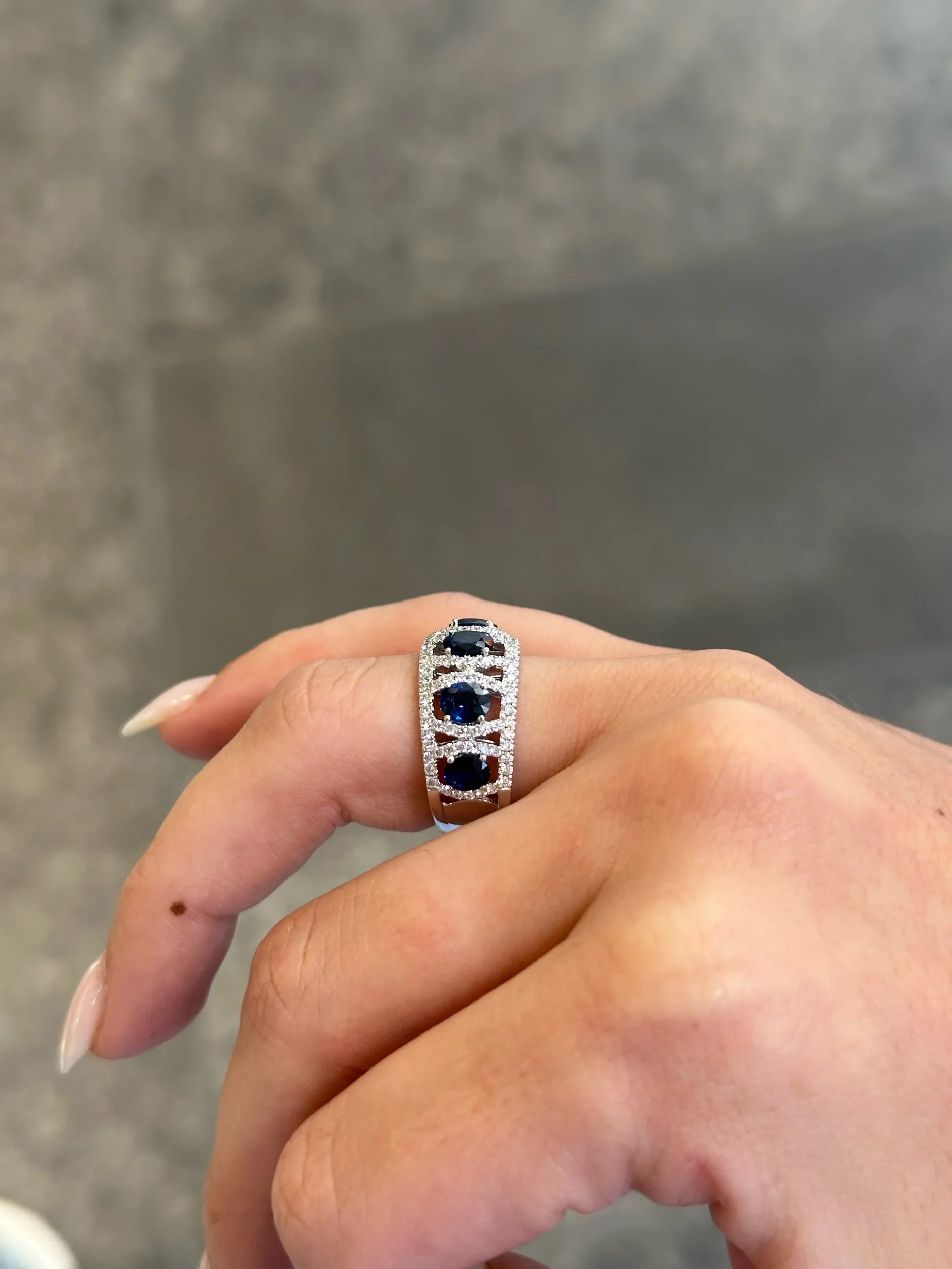 Ladies Five Stone Round Sapphire and Round Diamond Ring - Image 3