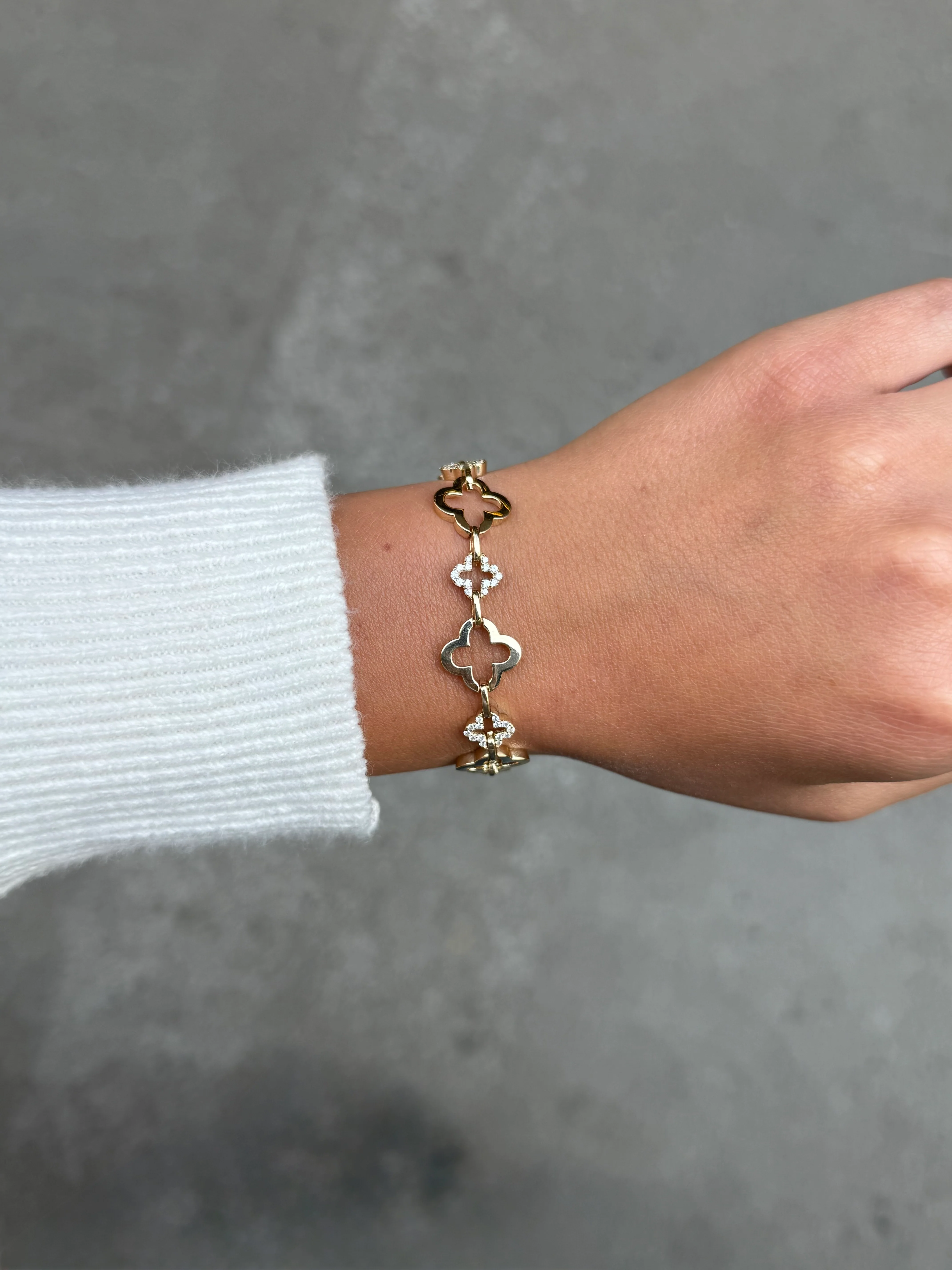 Ladies Gold and Diamond Clover Bracelet - Image 2