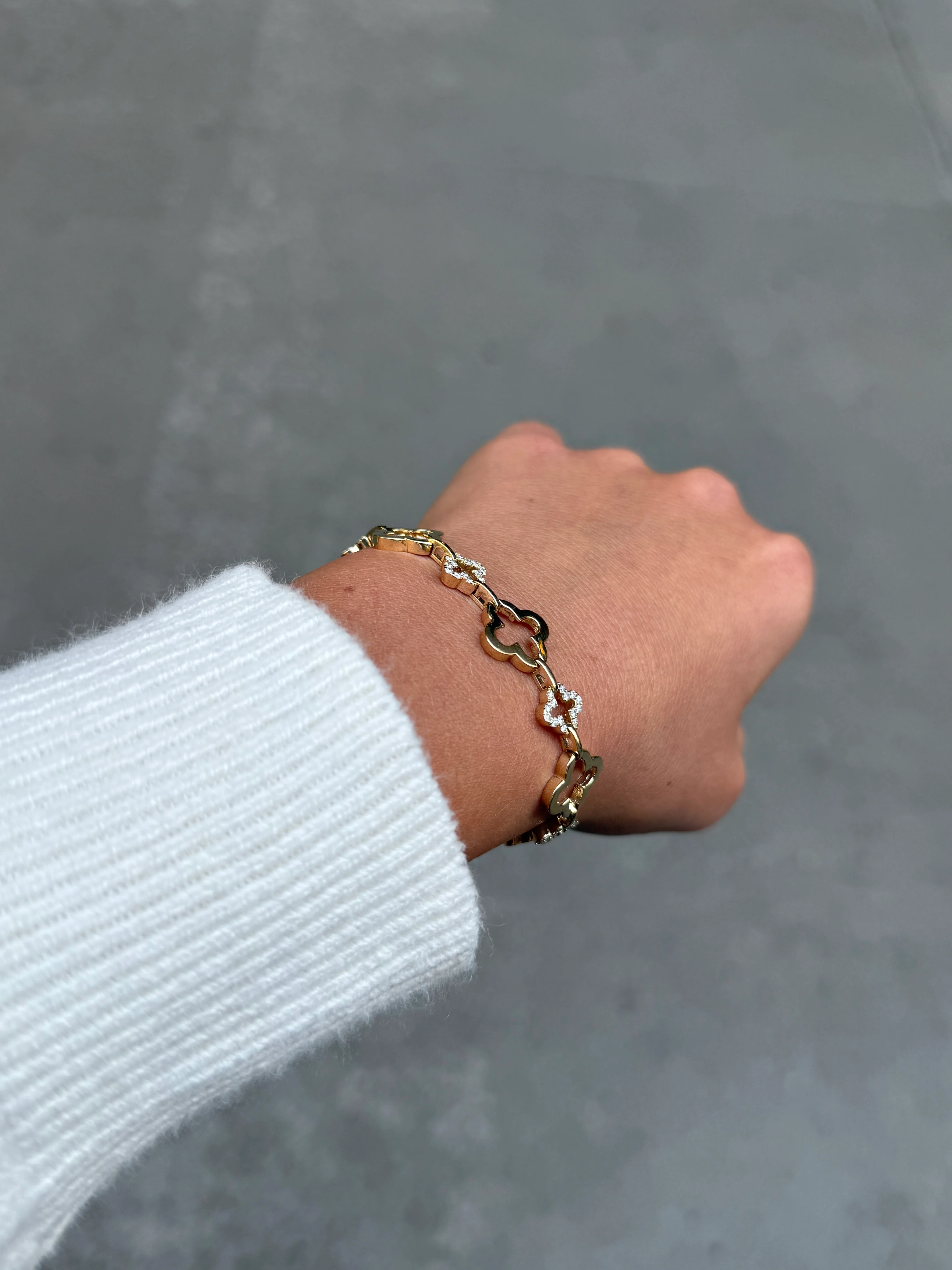 Ladies Gold and Diamond Clover Bracelet - Image 3