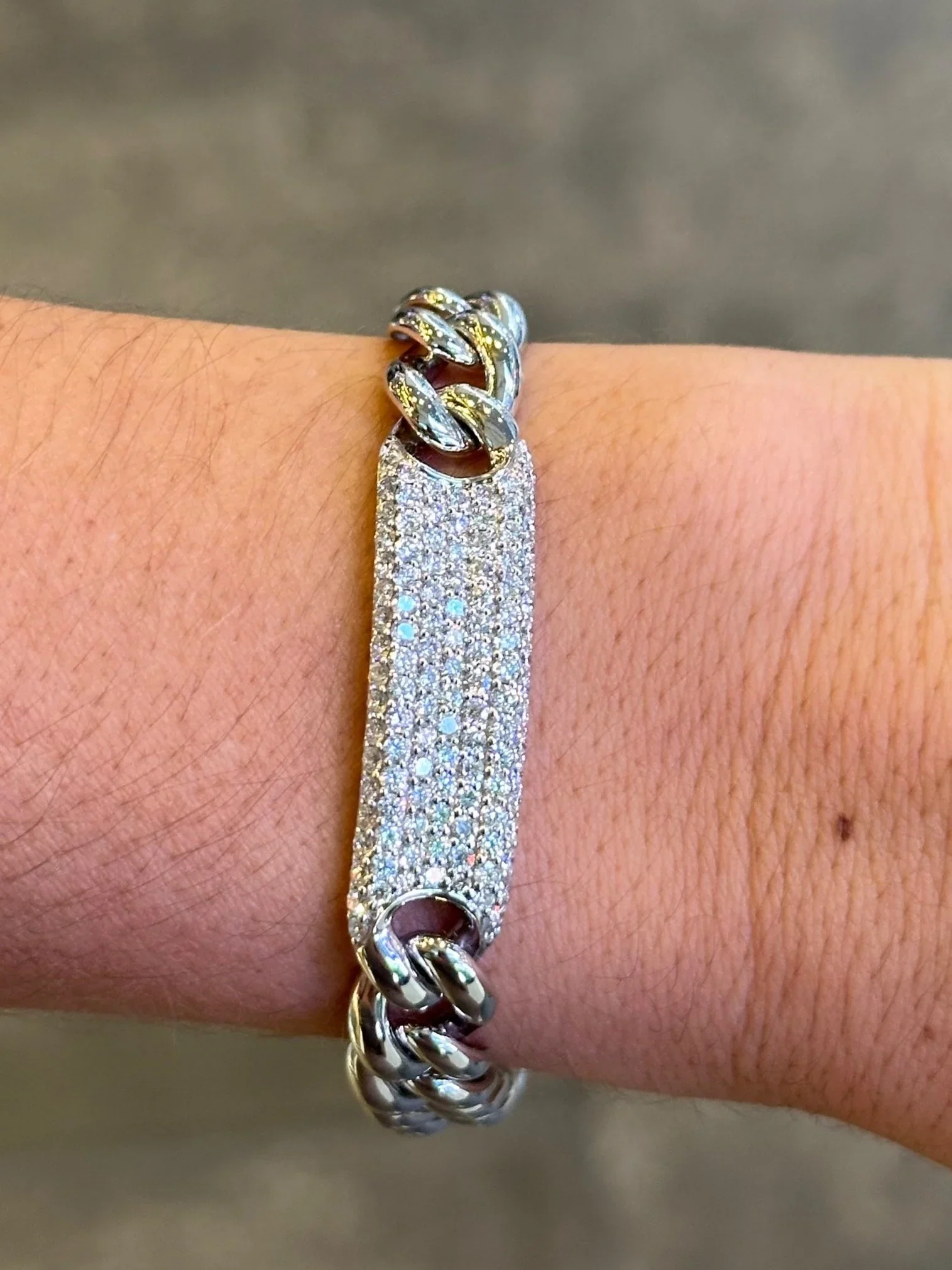 Ladies Gold Link Pave Set Round Diamond Bracelet