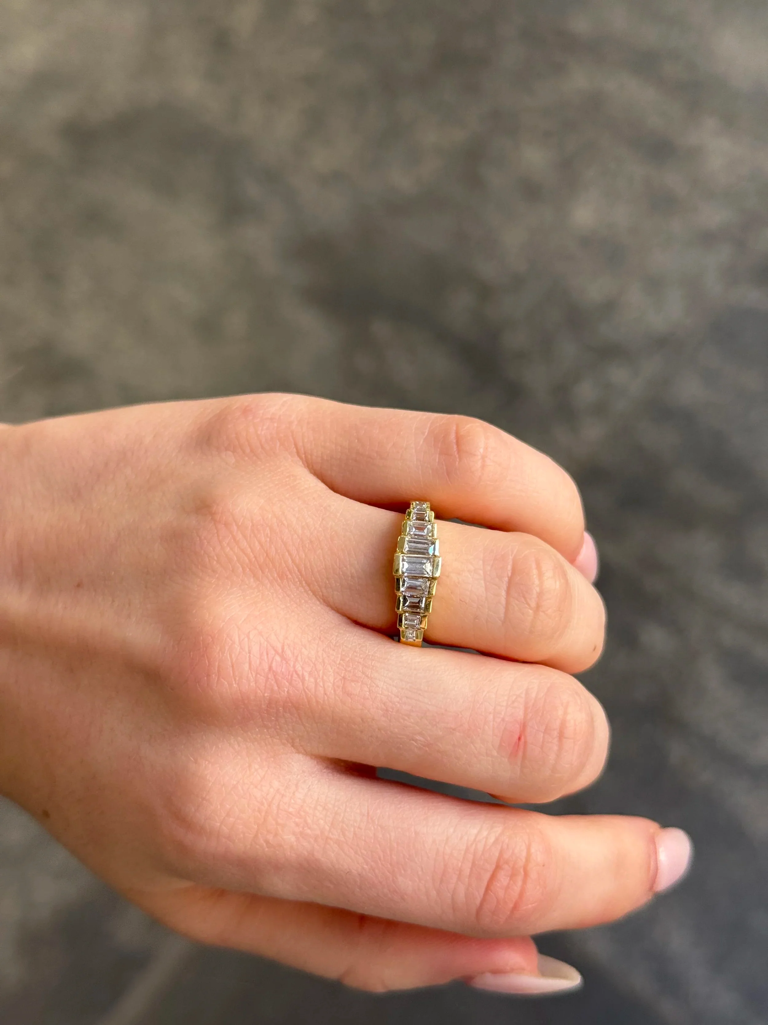Ladies Channel Set Emerald Graduated Diamond Band - Image 2