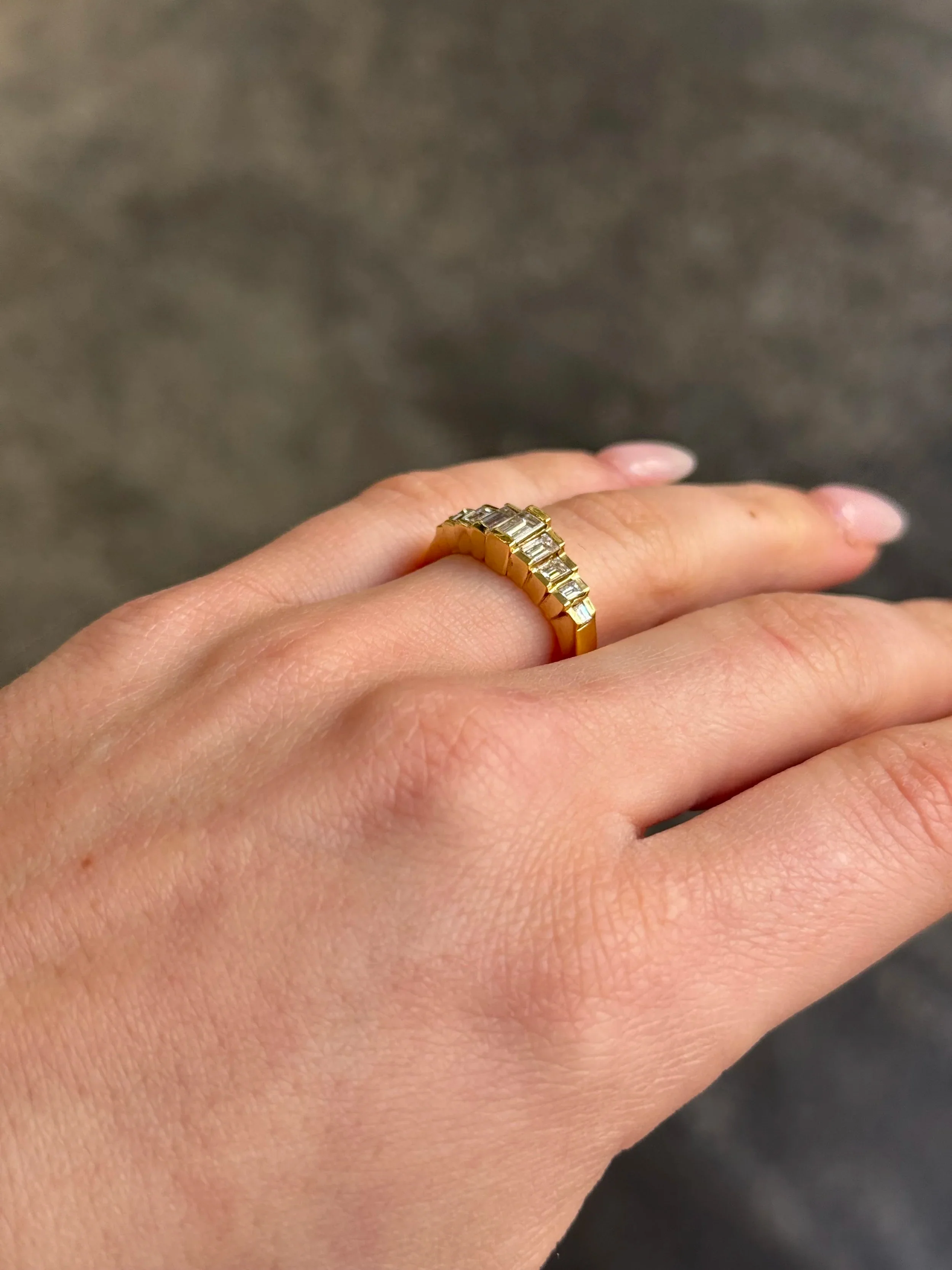 Ladies Channel Set Emerald Graduated Diamond Band - Image 3