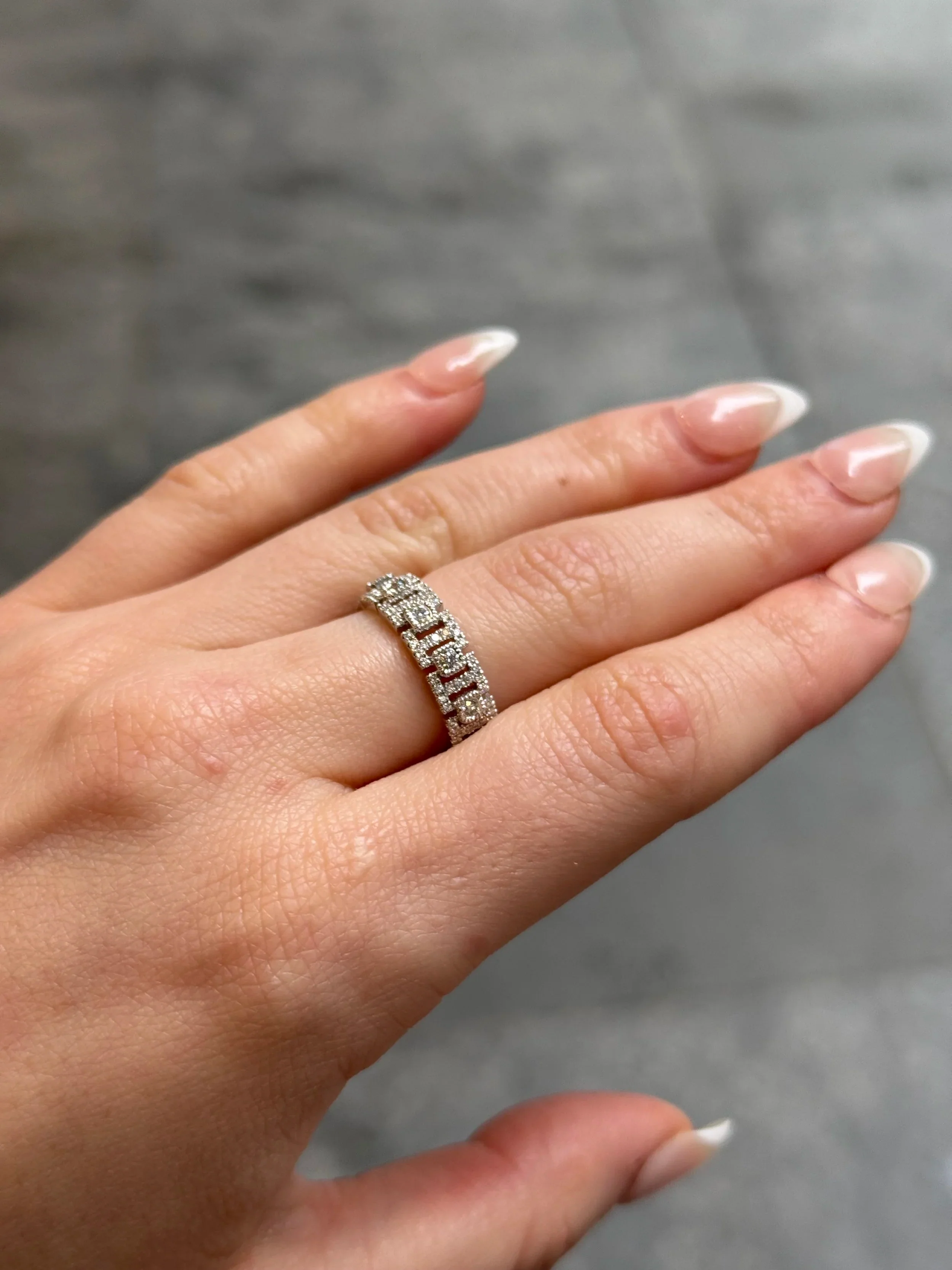 Ladies "I" Round Diamond Band - Image 4