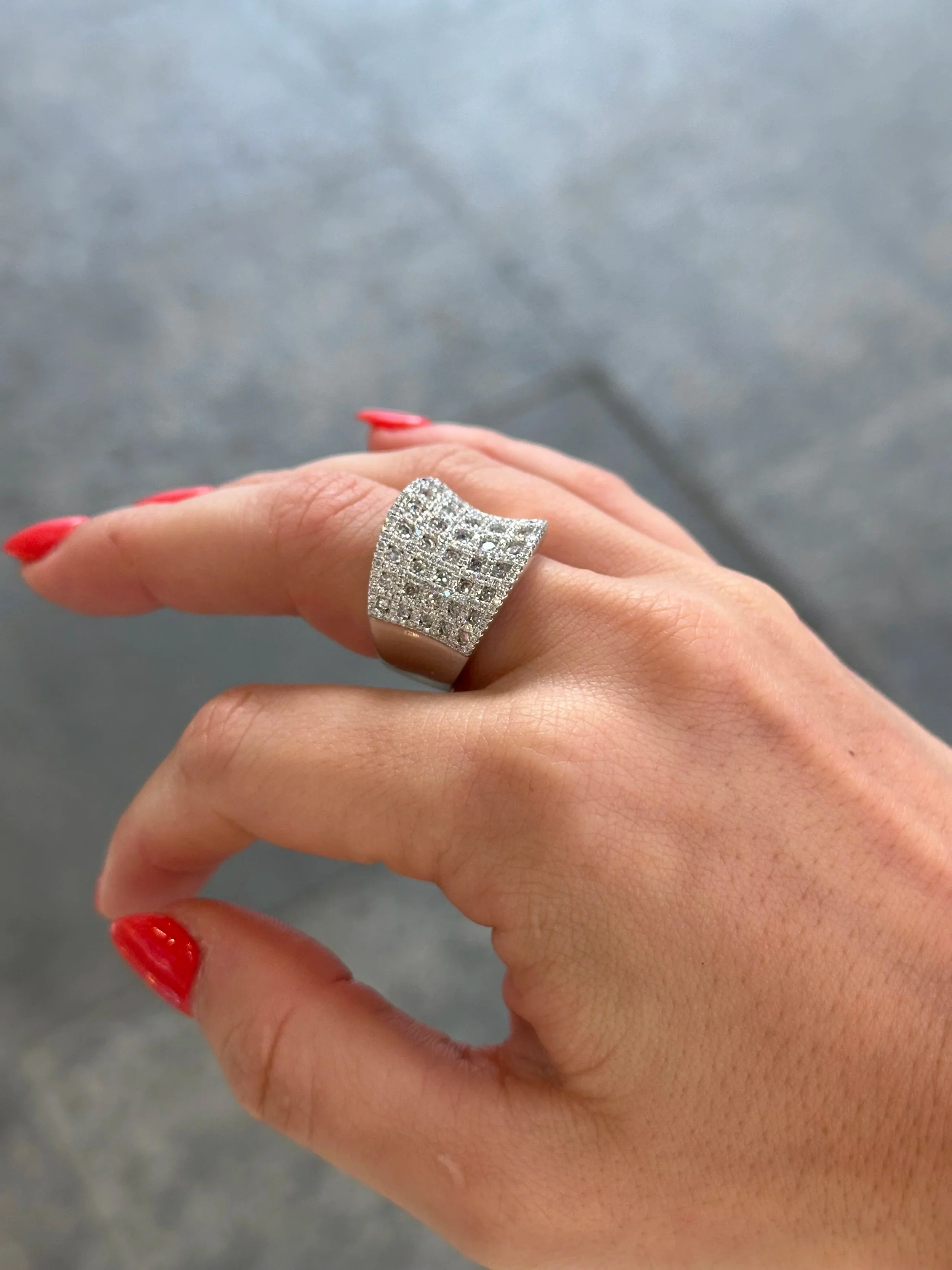 Ladies Inverted Dome Round Diamond Ring - Image 3