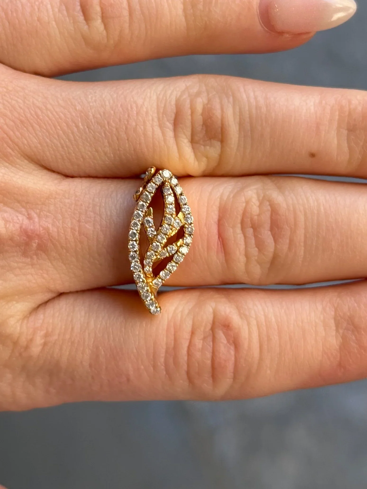 Ladies Leaf Design Diamond Ring
