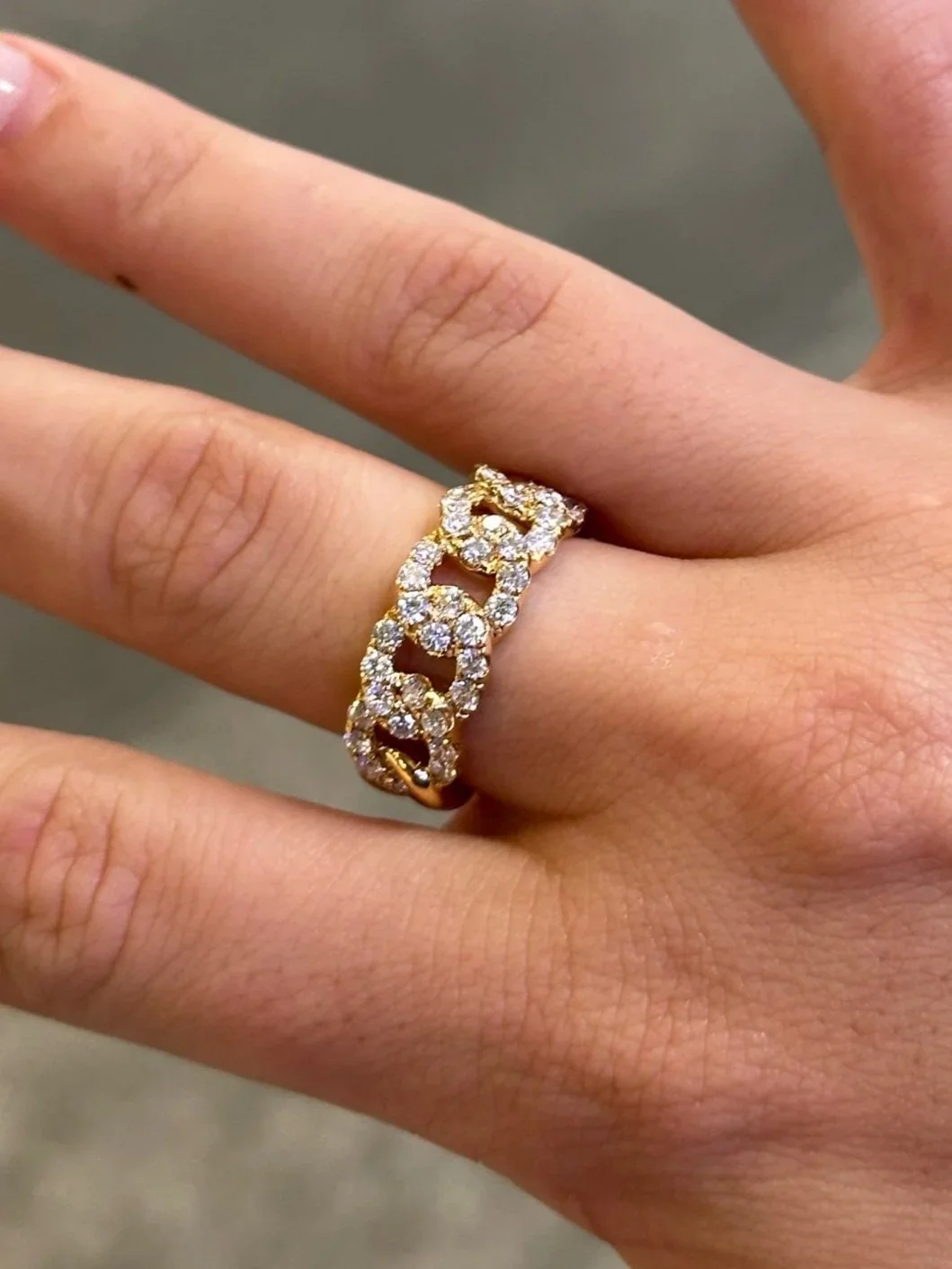 Ladies Link Round Diamond Ring