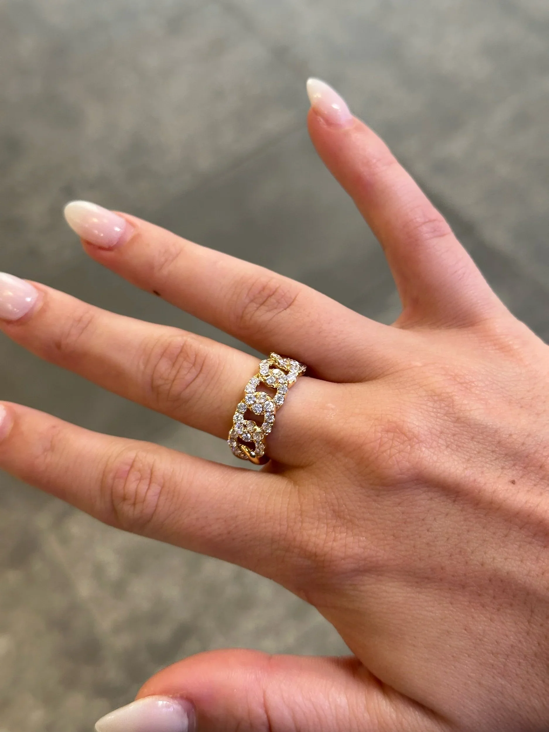 Ladies Link Round Diamond Ring - Image 2