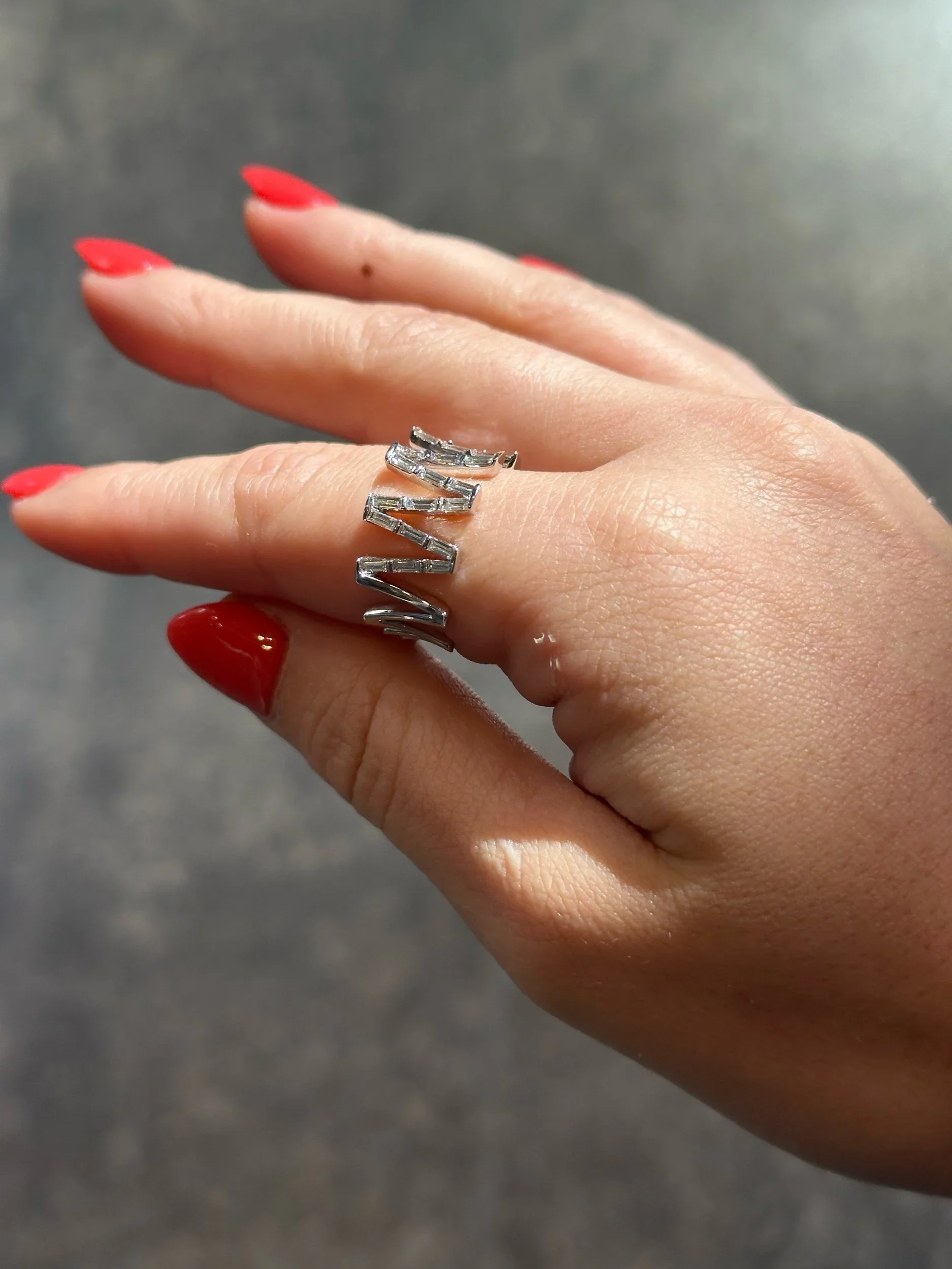 Ladies Majestic Baguette Cut Diamond Ring - Image 4