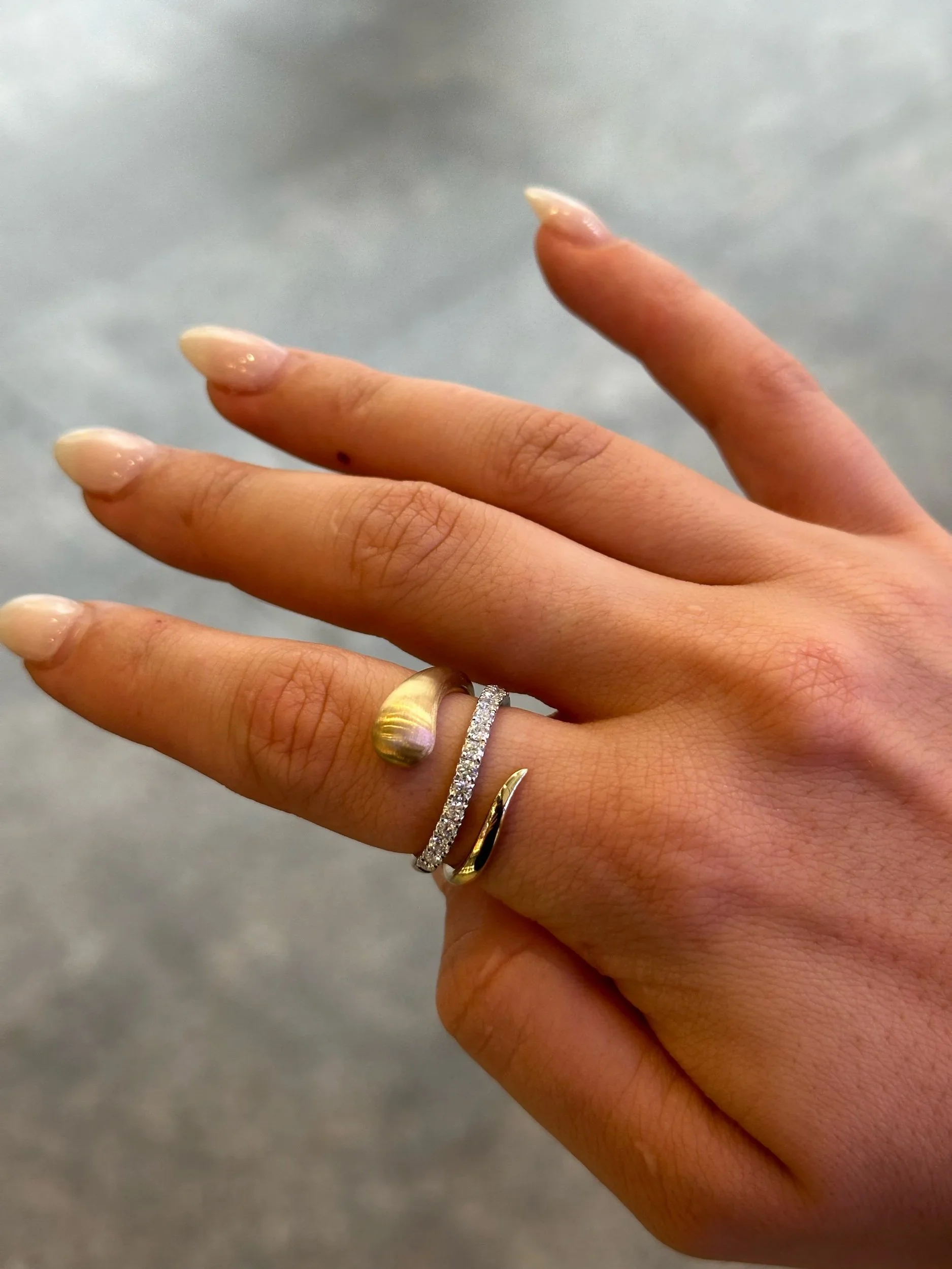 Ladies Matte Finish and Round Diamond Ring - Image 2