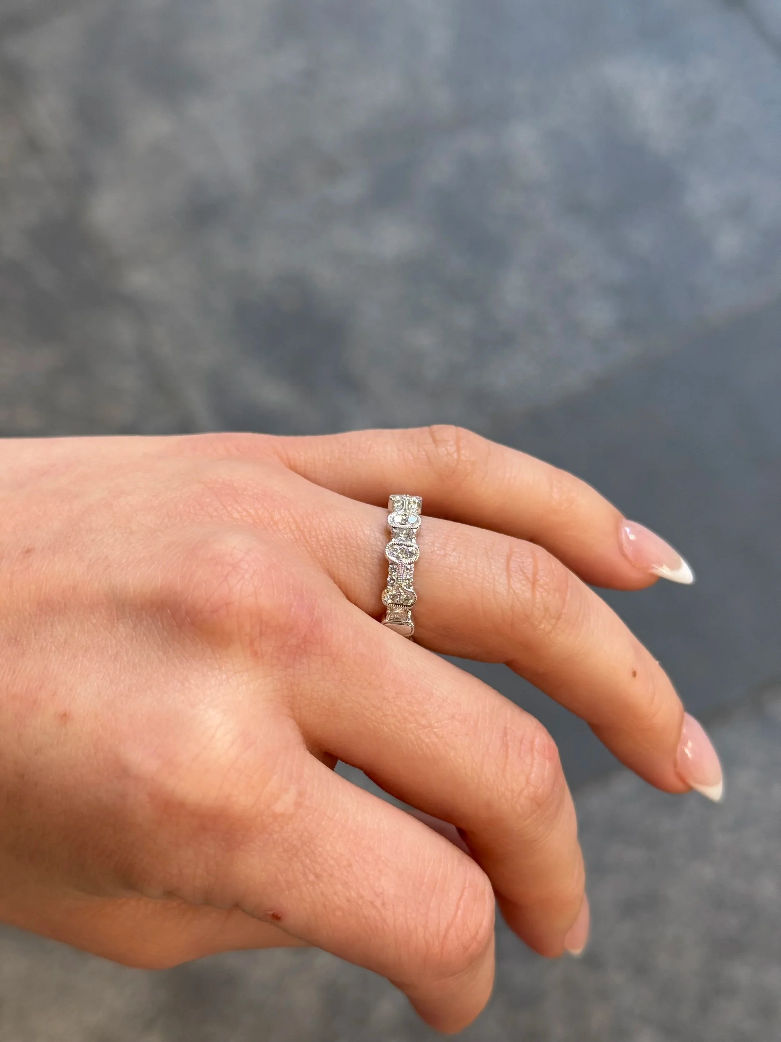 Ladies Milgrain and Diamond Wedding Band - Image 3