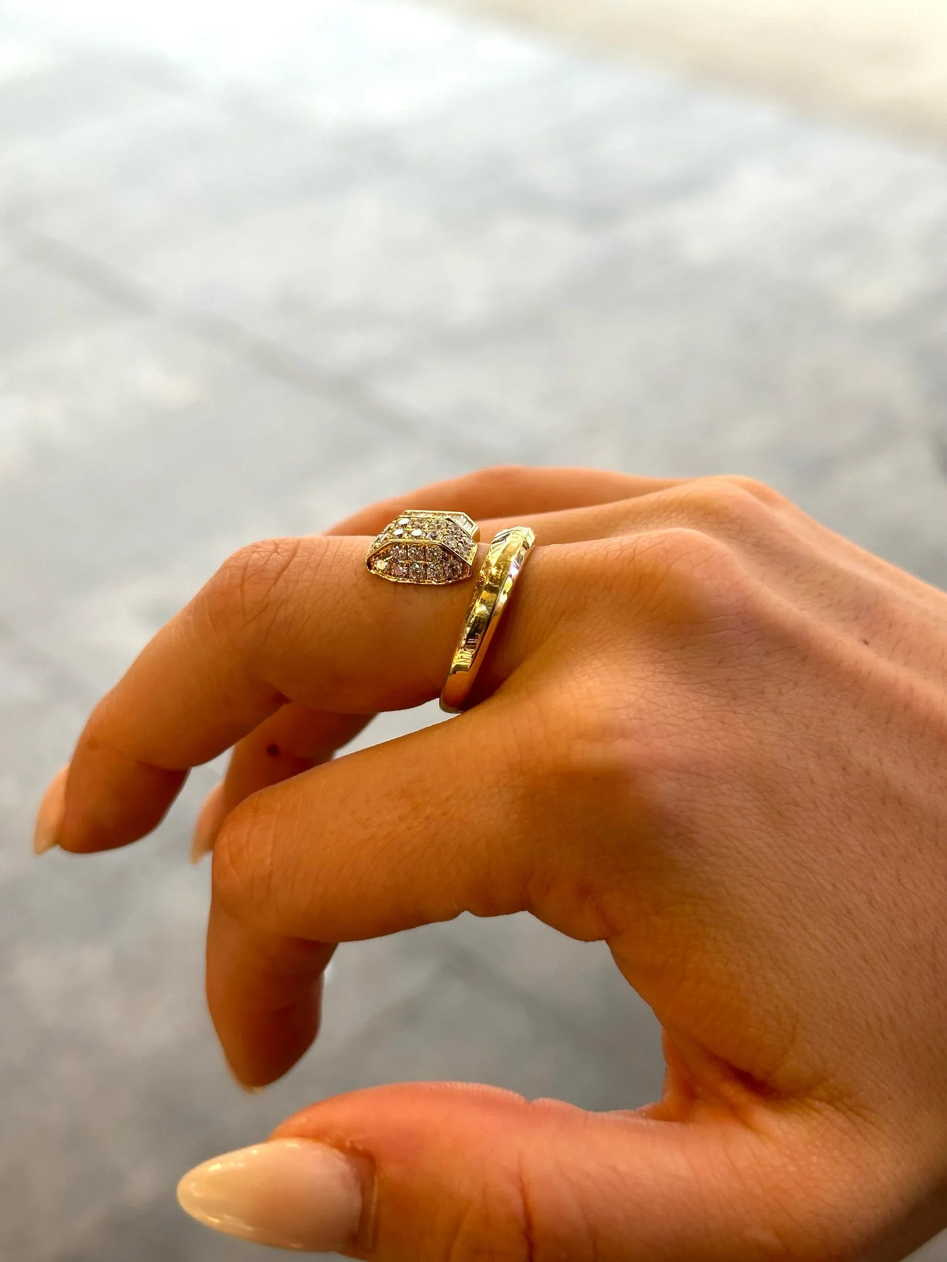 Ladies Modern Style Ring - Image 3