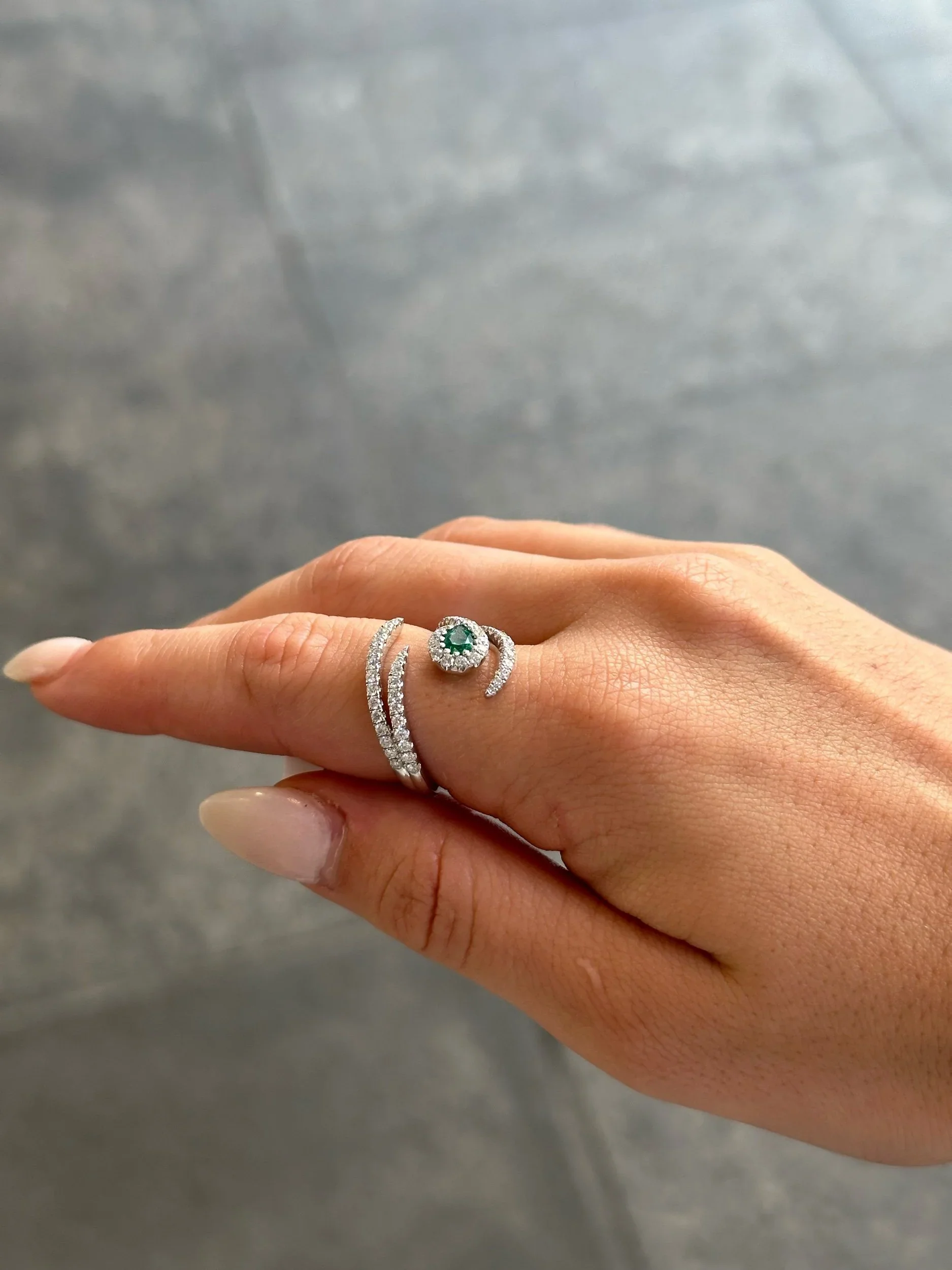 Ladies Open Emerald Stone and Round Diamond Ring - Image 3