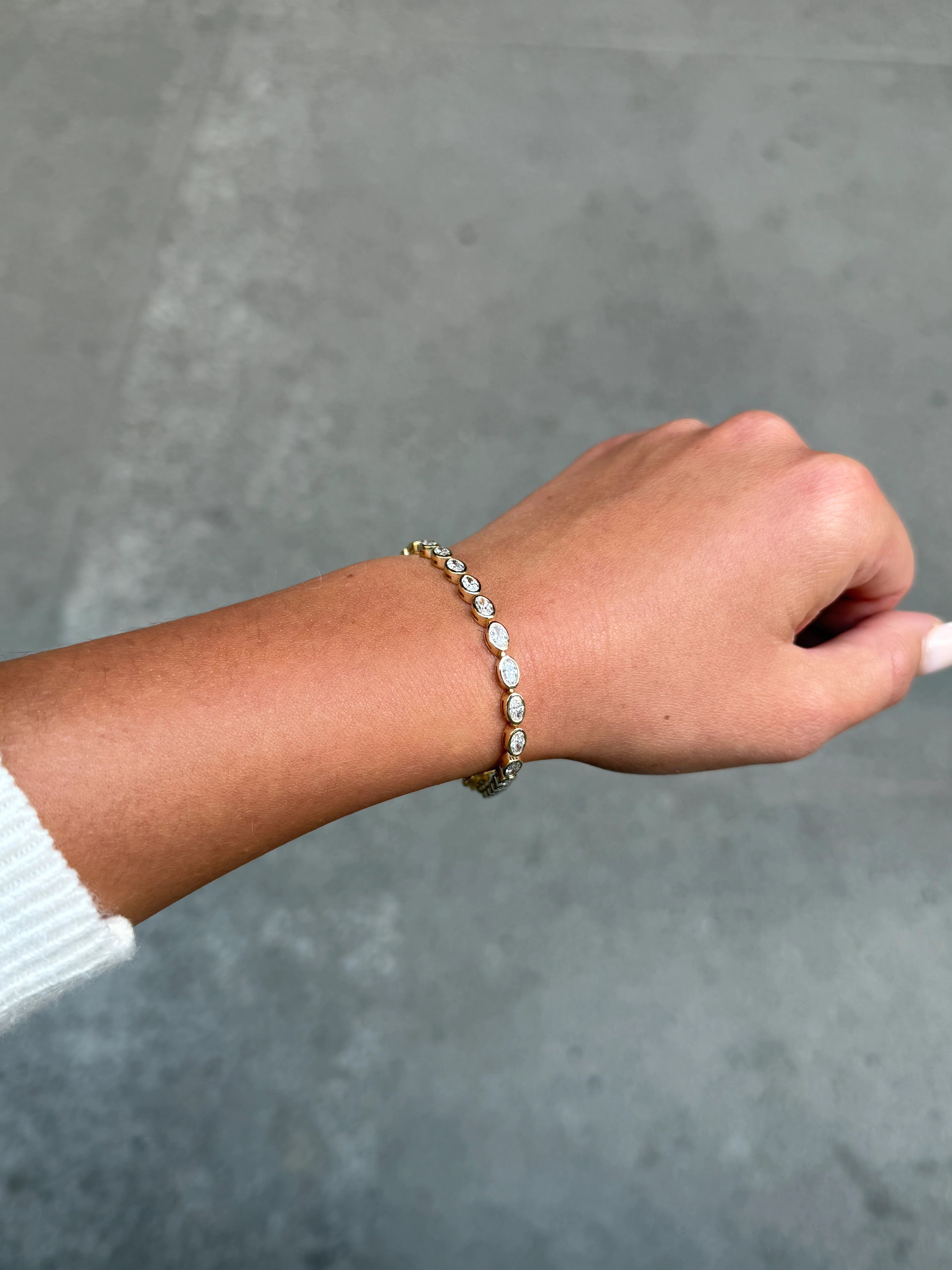 Ladies Lab Grown Bezel Set Oval Bracelet - Image 3