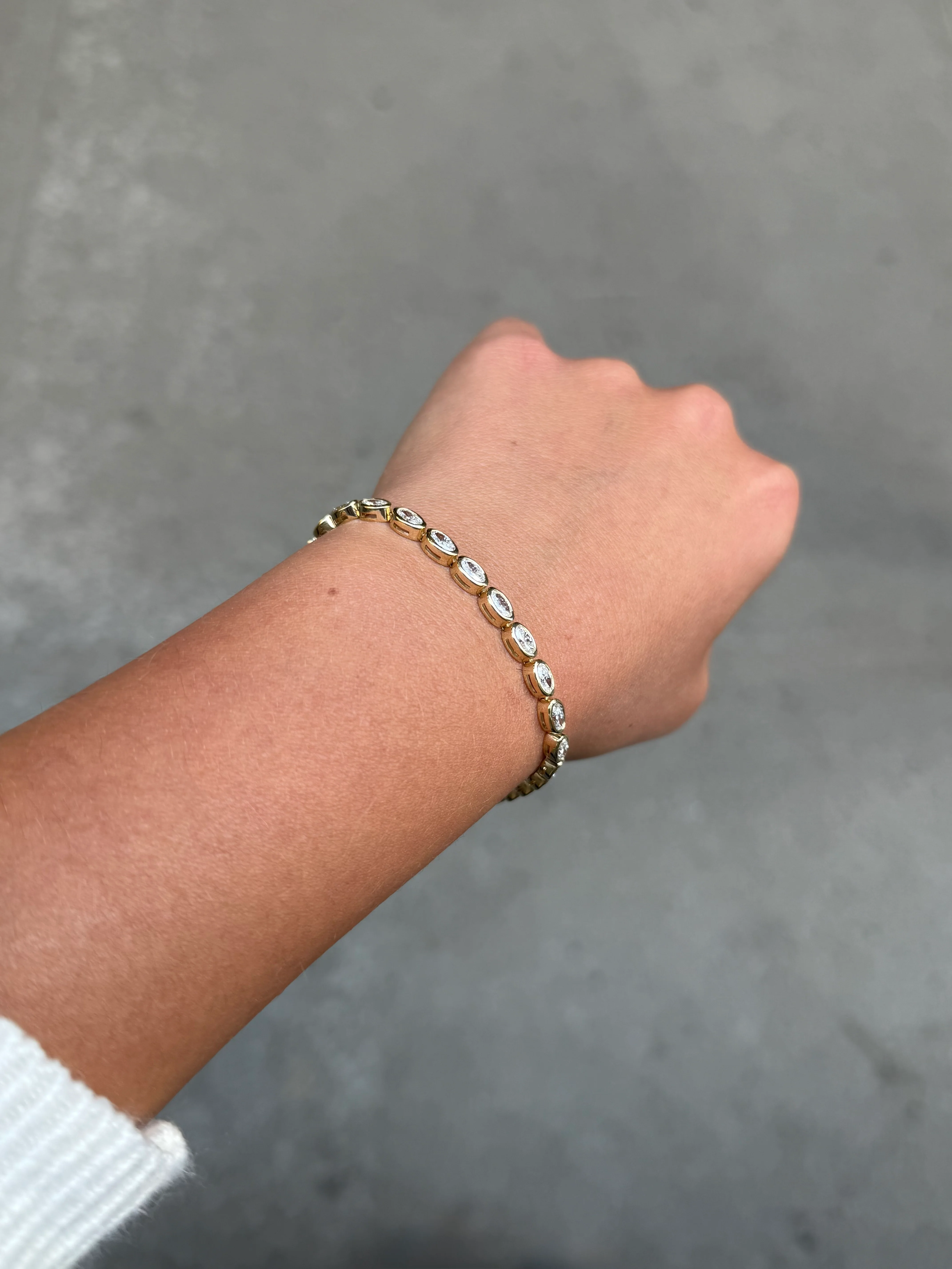 Ladies Lab Grown Bezel Set Oval Bracelet - Image 4